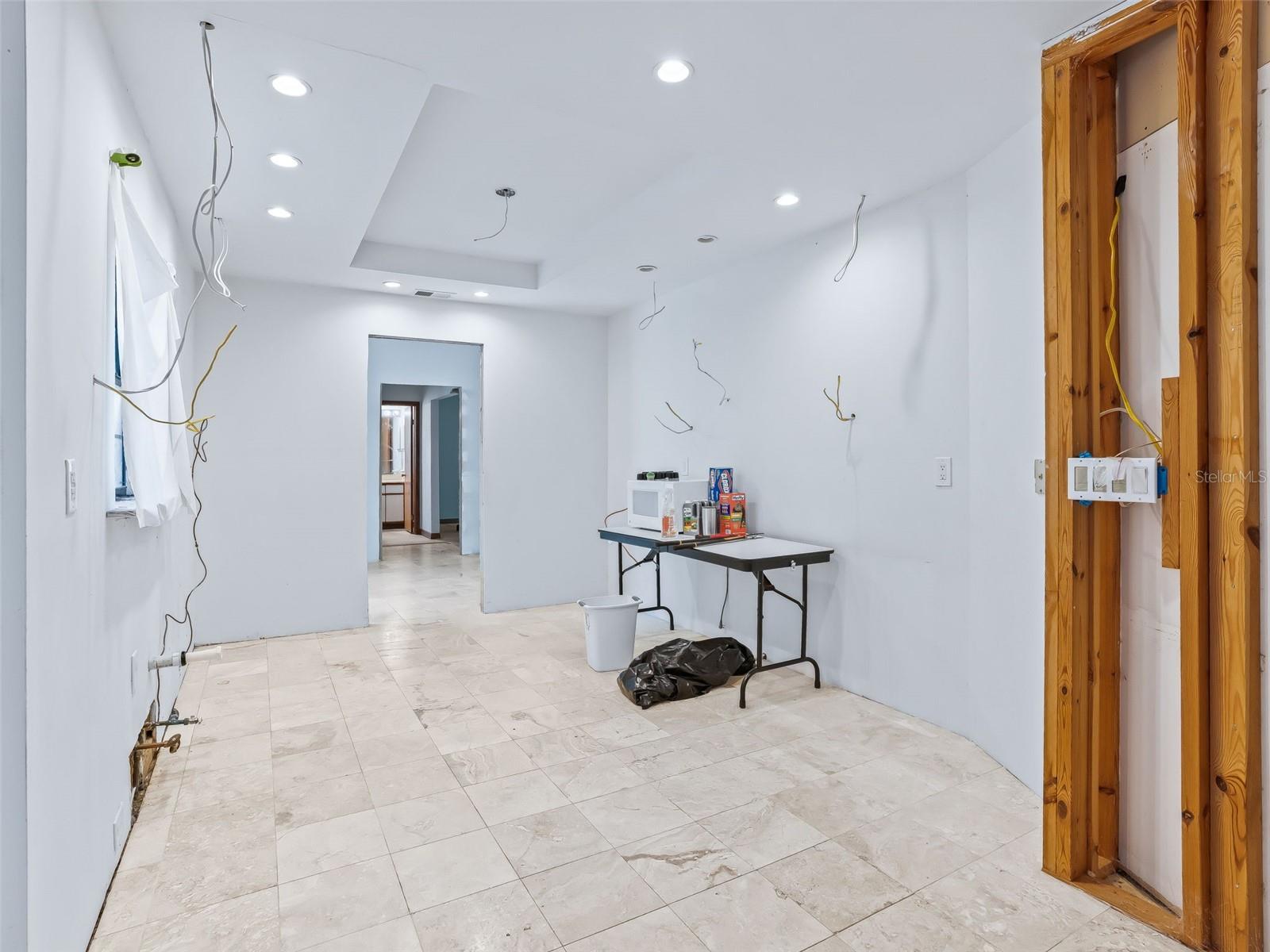 ROCK HOLLOW ESTATE - Residential