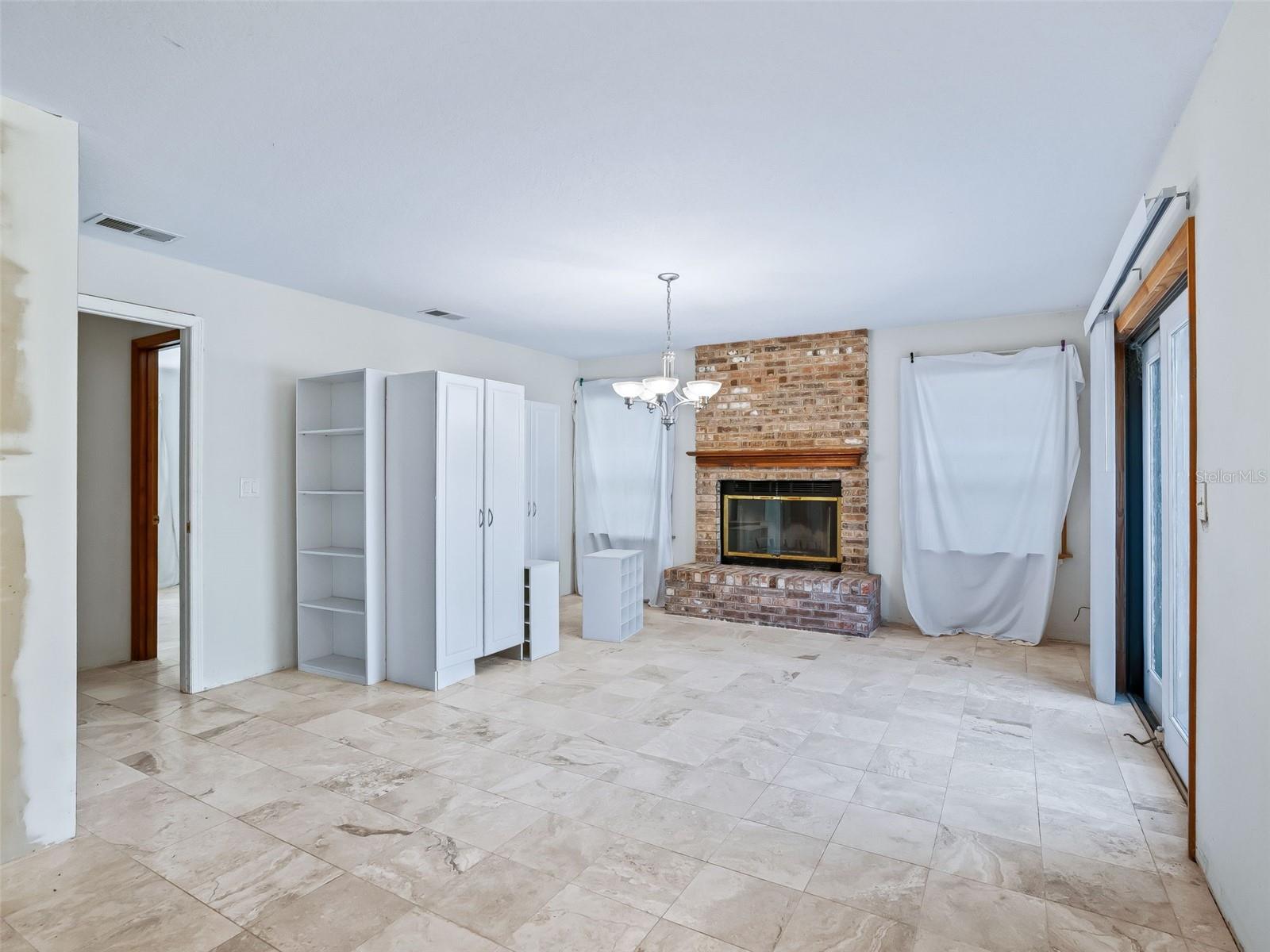 ROCK HOLLOW ESTATE - Residential