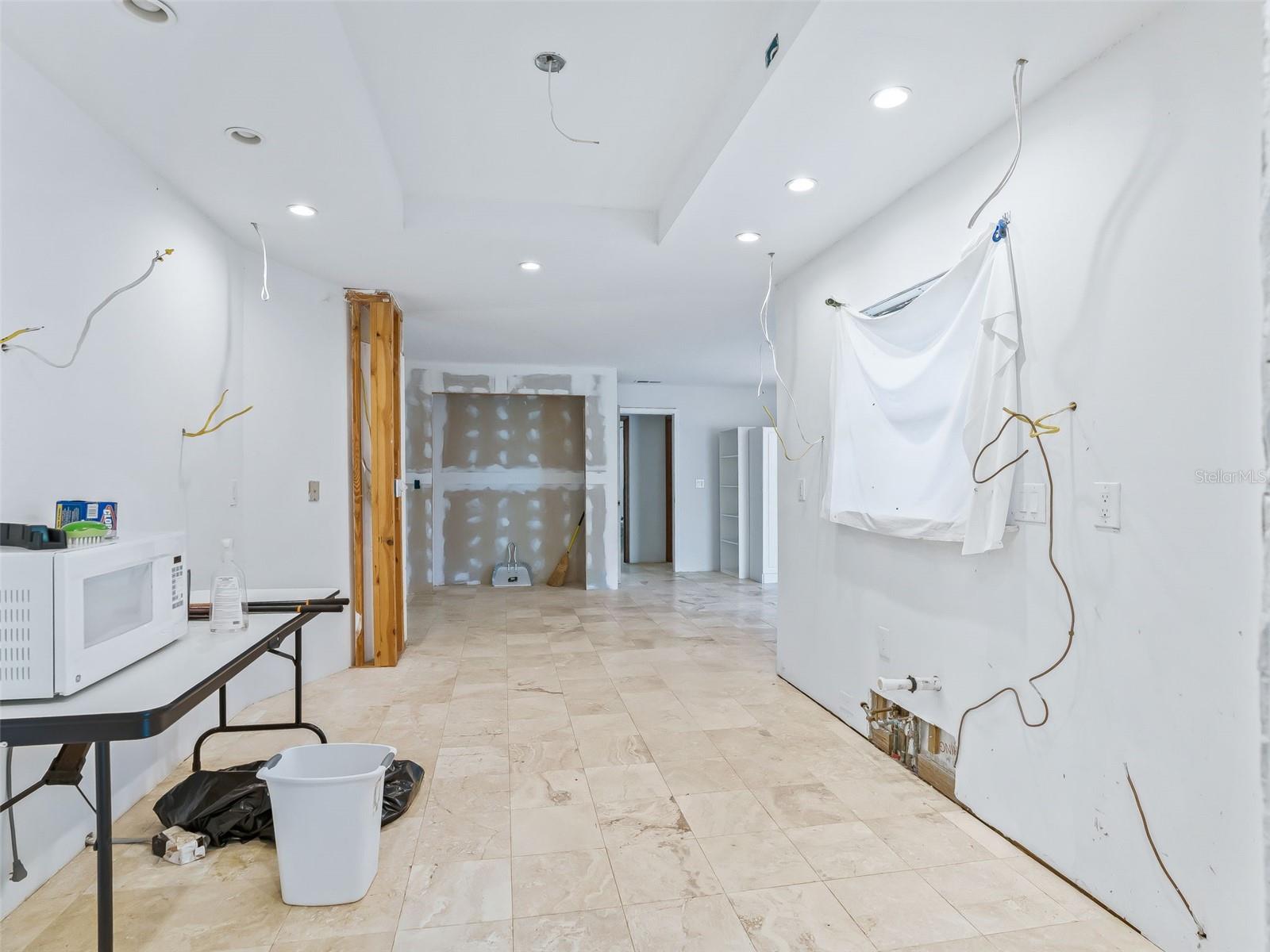 ROCK HOLLOW ESTATE - Residential