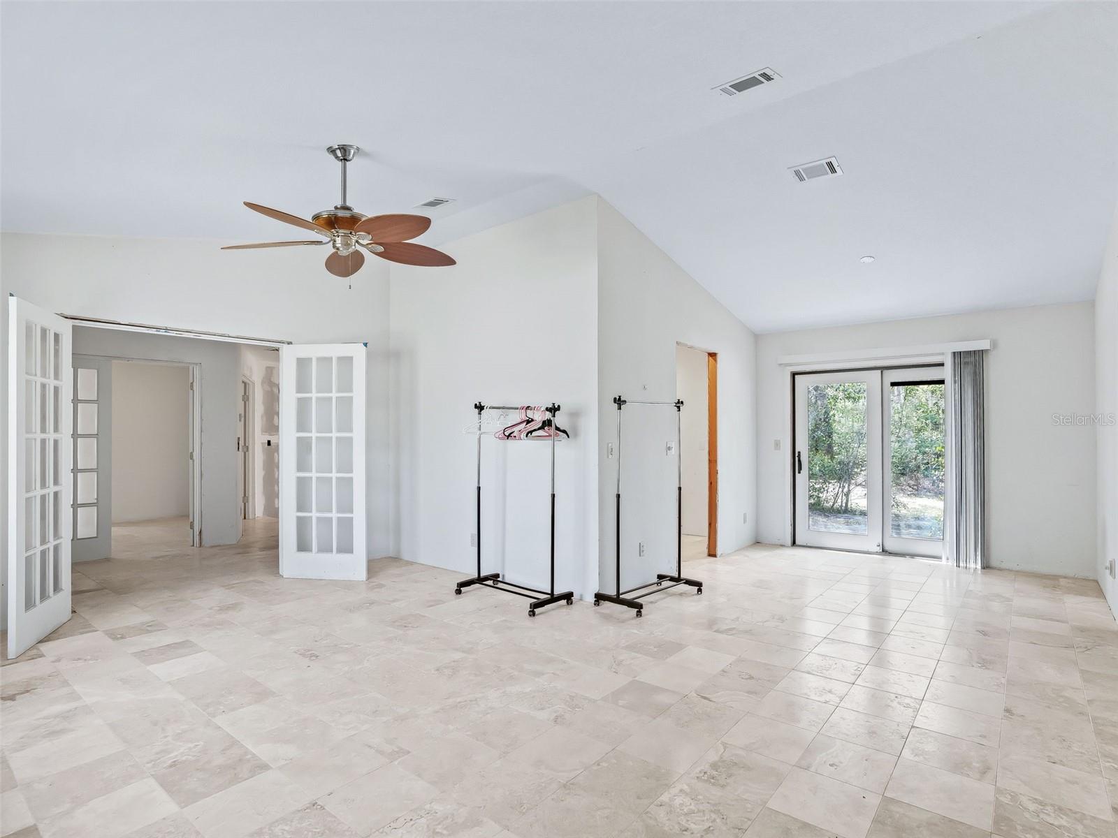 ROCK HOLLOW ESTATE - Residential