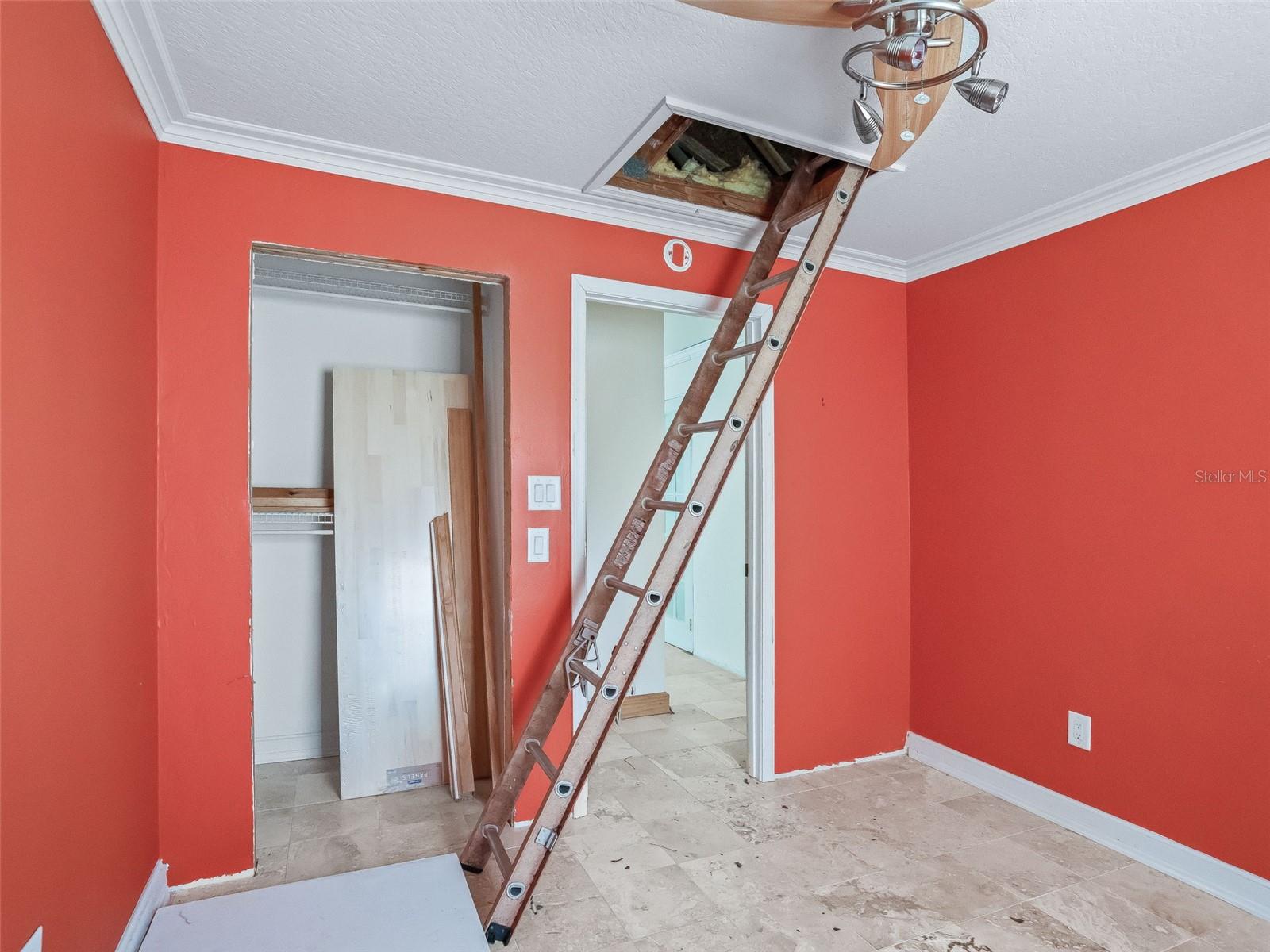 ROCK HOLLOW ESTATE - Residential