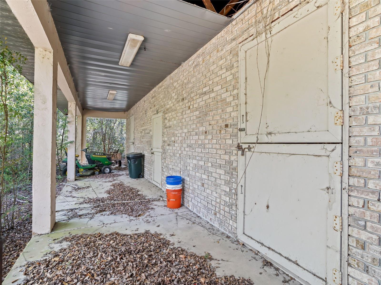 ROCK HOLLOW ESTATE - Residential