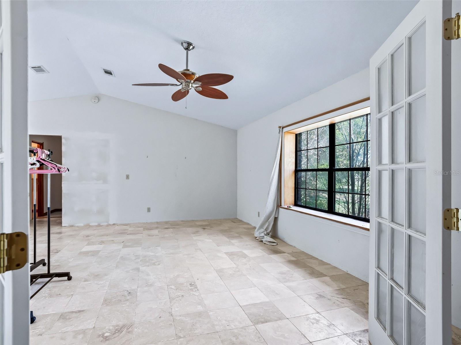 ROCK HOLLOW ESTATE - Residential