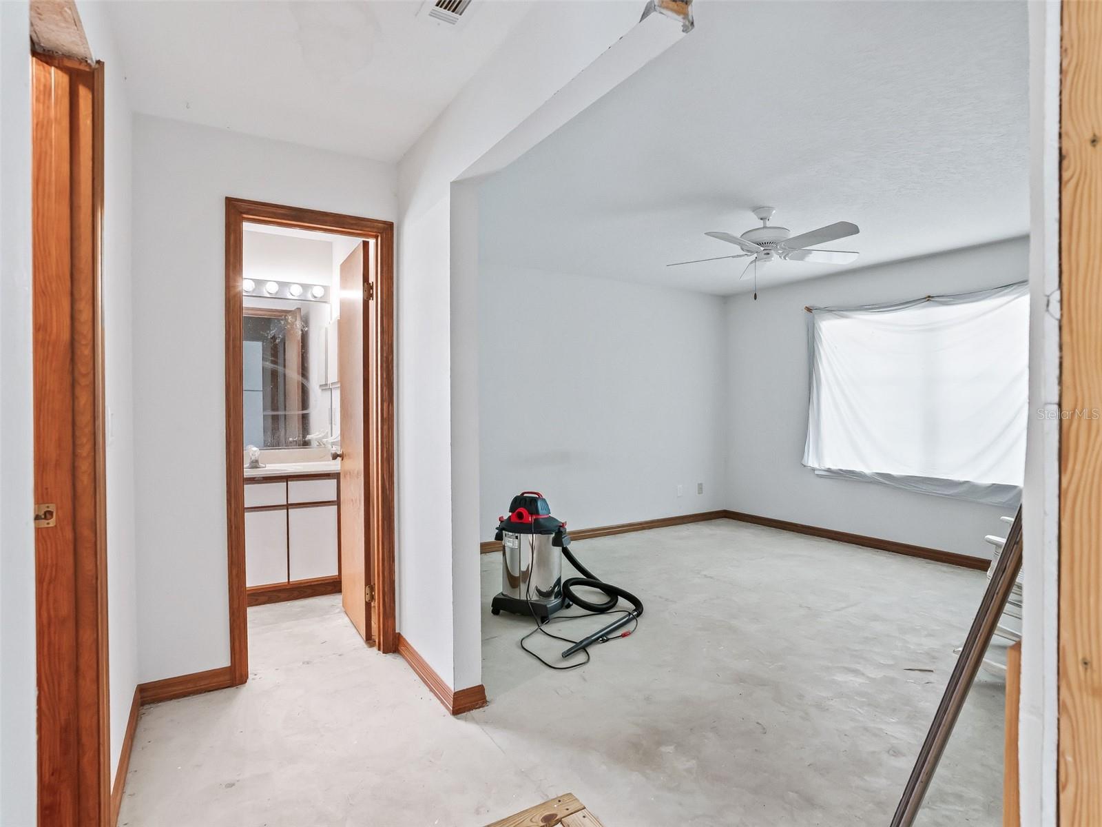 ROCK HOLLOW ESTATE - Residential