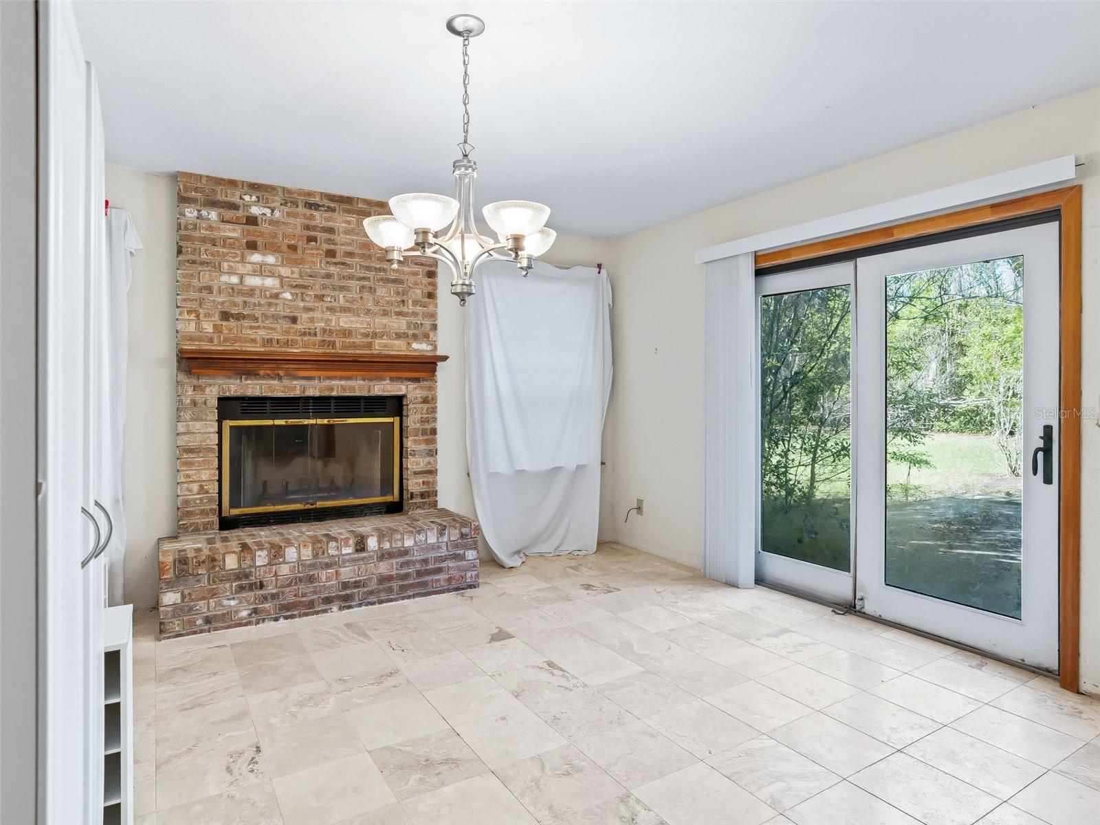 ROCK HOLLOW ESTATE - Residential