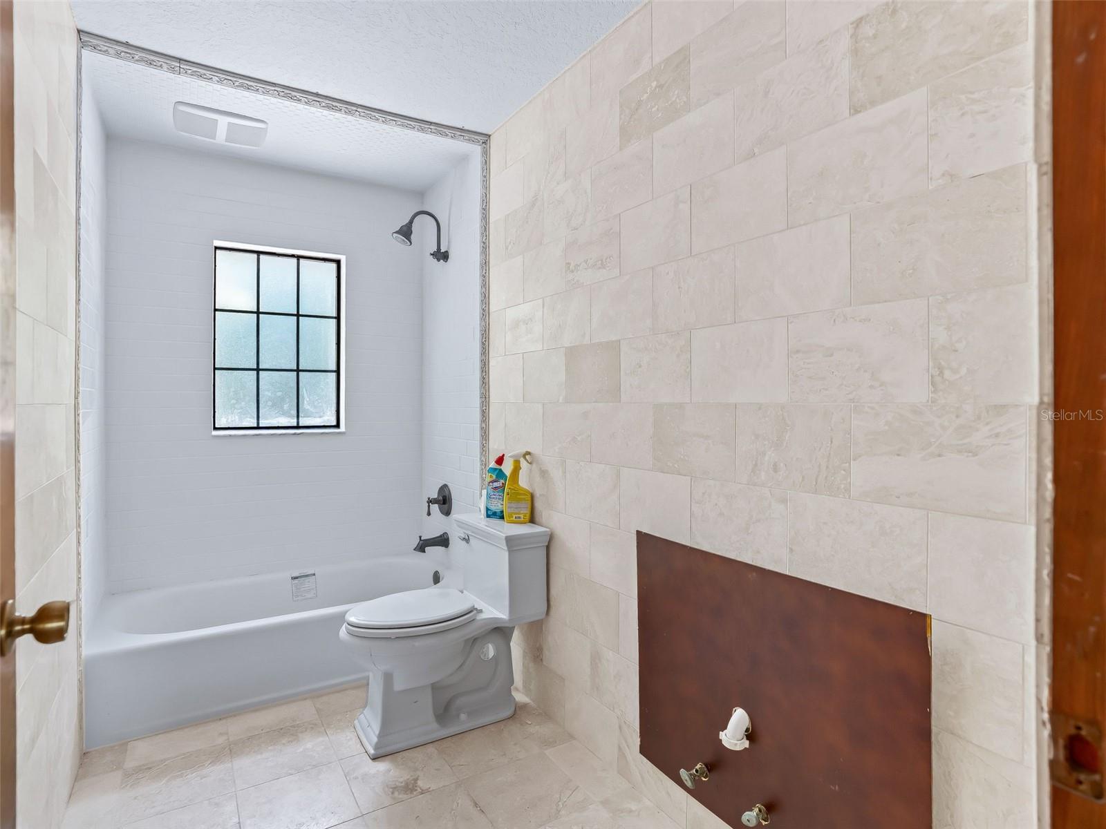 ROCK HOLLOW ESTATE - Residential