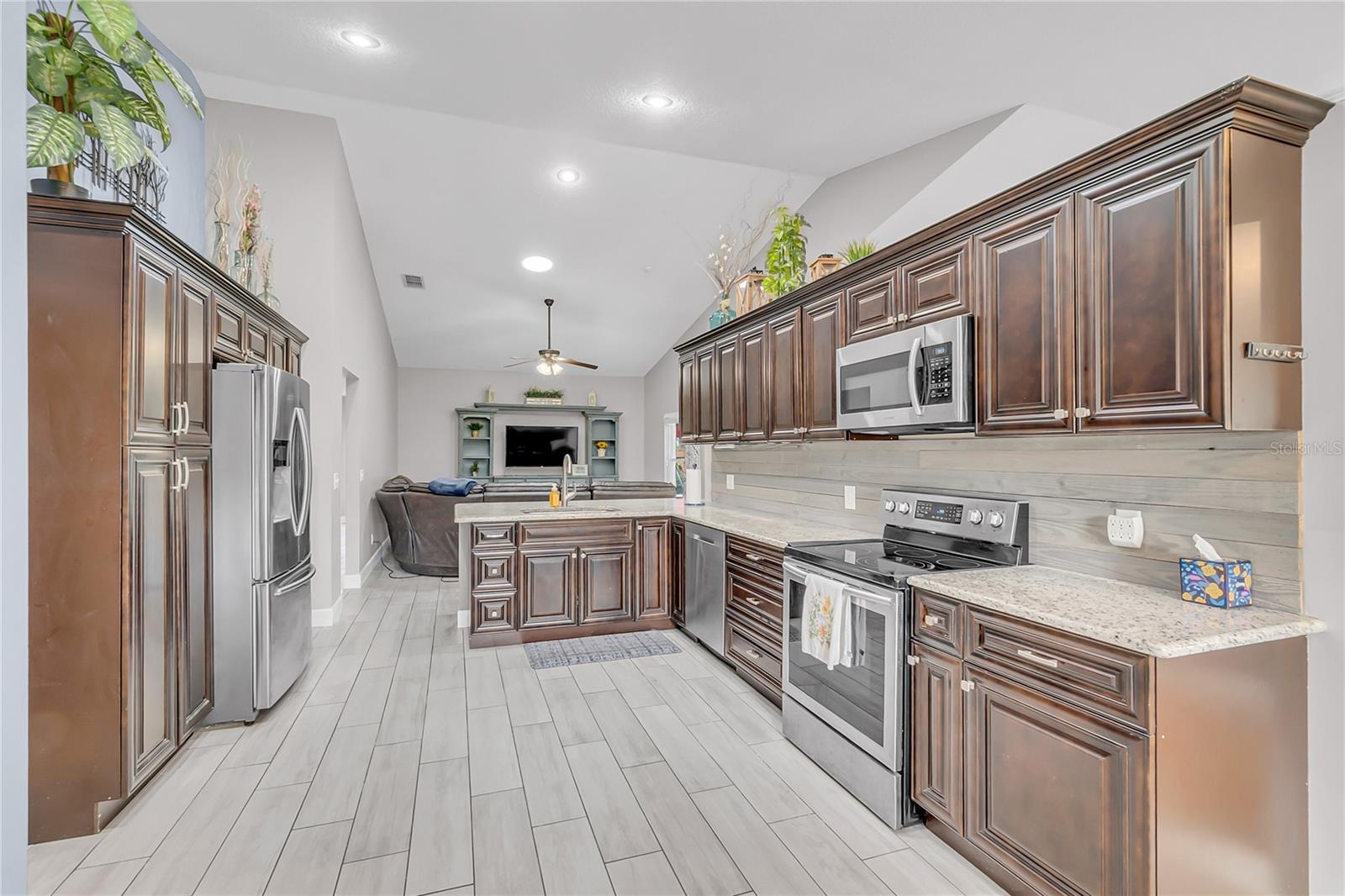 1584 THORNHILL CIRCLE