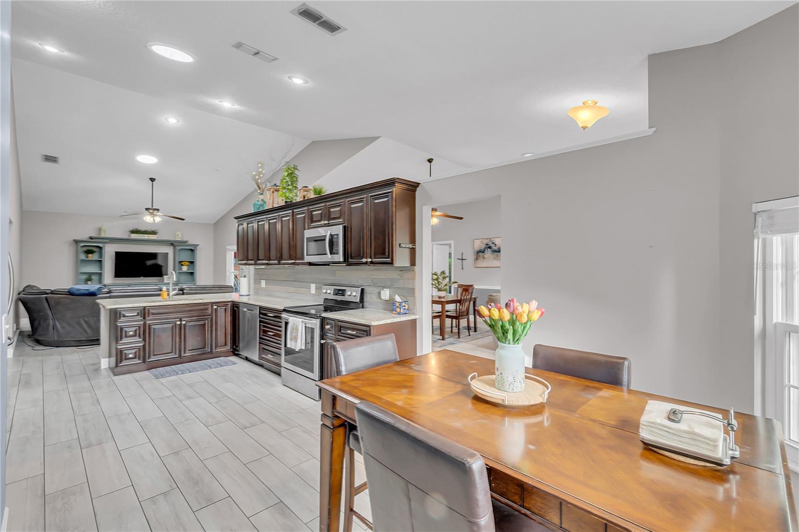 1584 THORNHILL CIRCLE