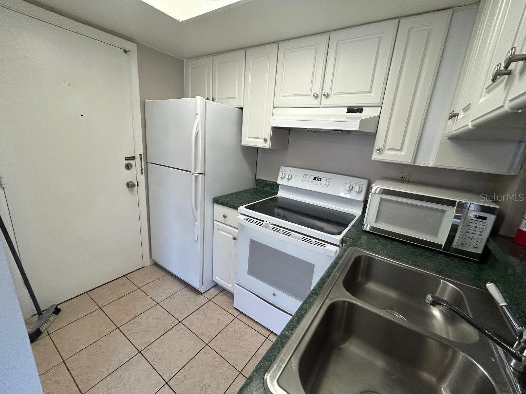 PINE SHADOWS CONDO PH 01 - Residential Lease