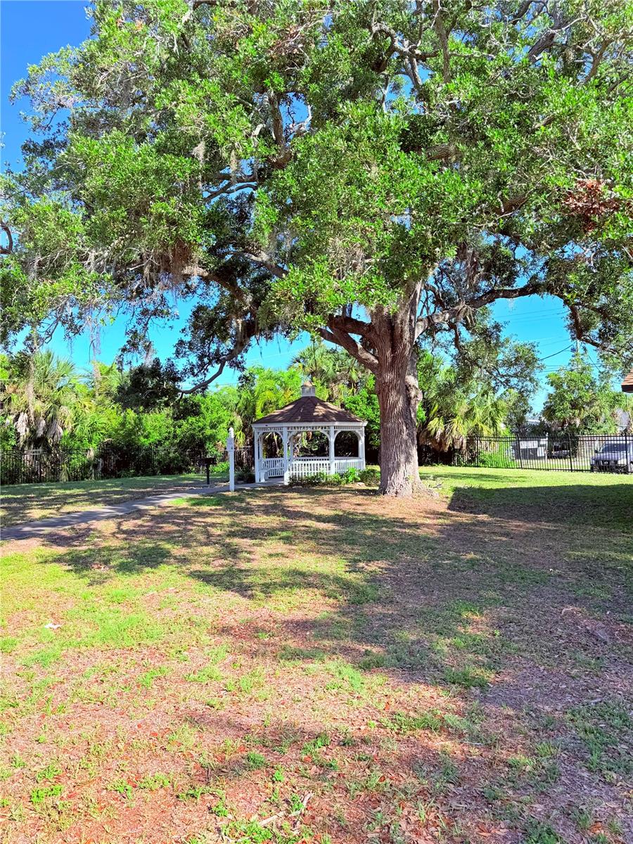 LAKE TERRACE - Residential