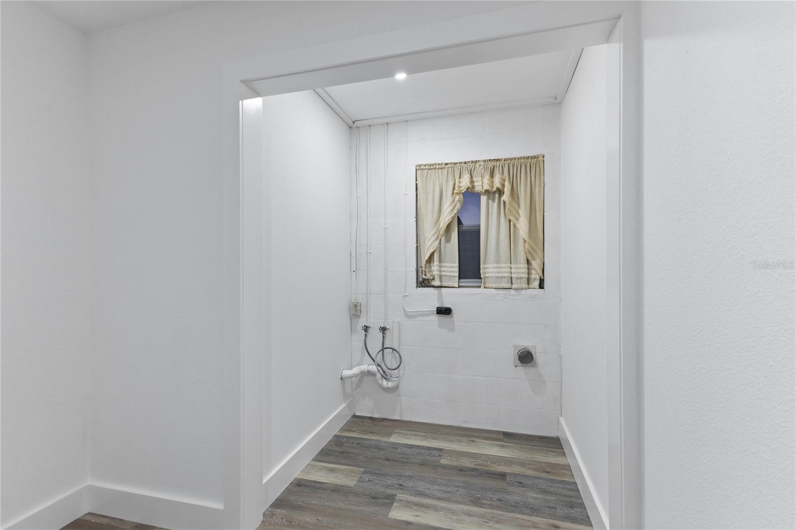 BAY CREST PARK UNIT 04 - Residential