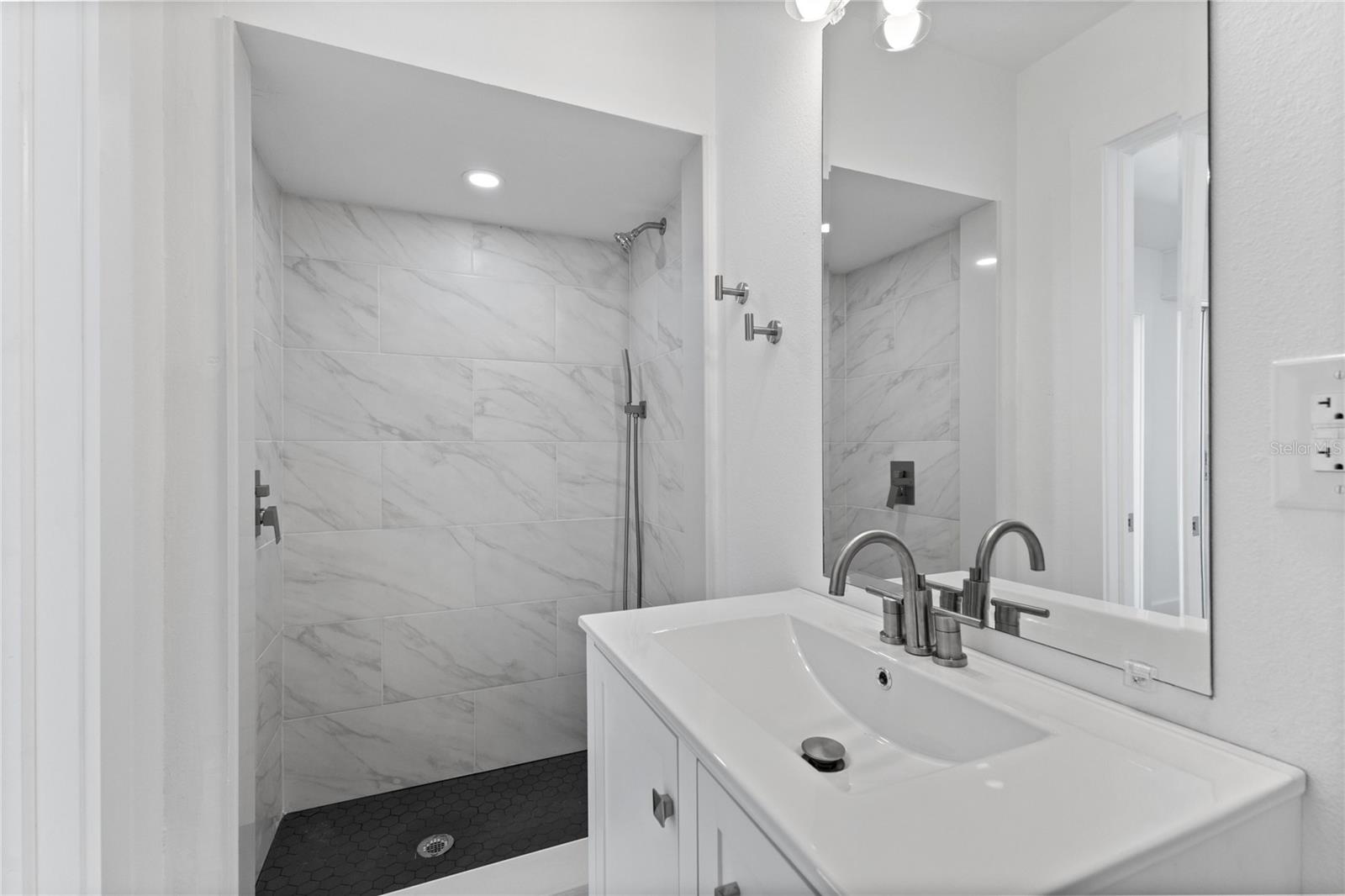 BAY CREST PARK UNIT 04 - Residential