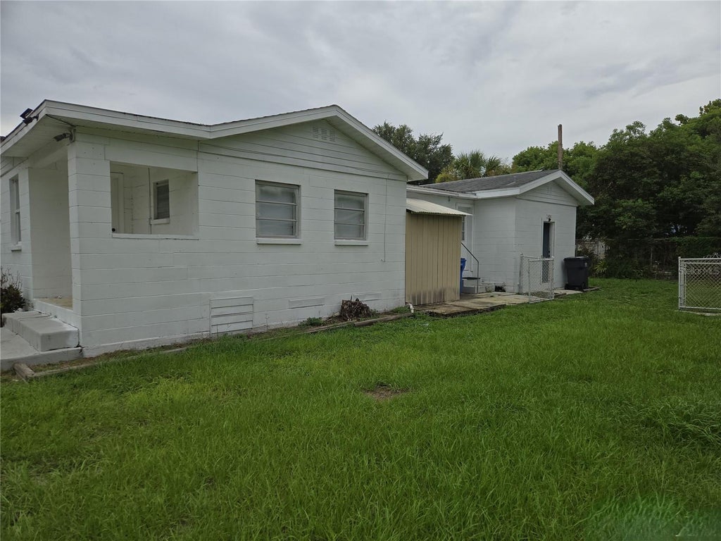 Photo of 1402 Maluhia Drive, Tampa, FL 33612 (MLS # TB8531143)