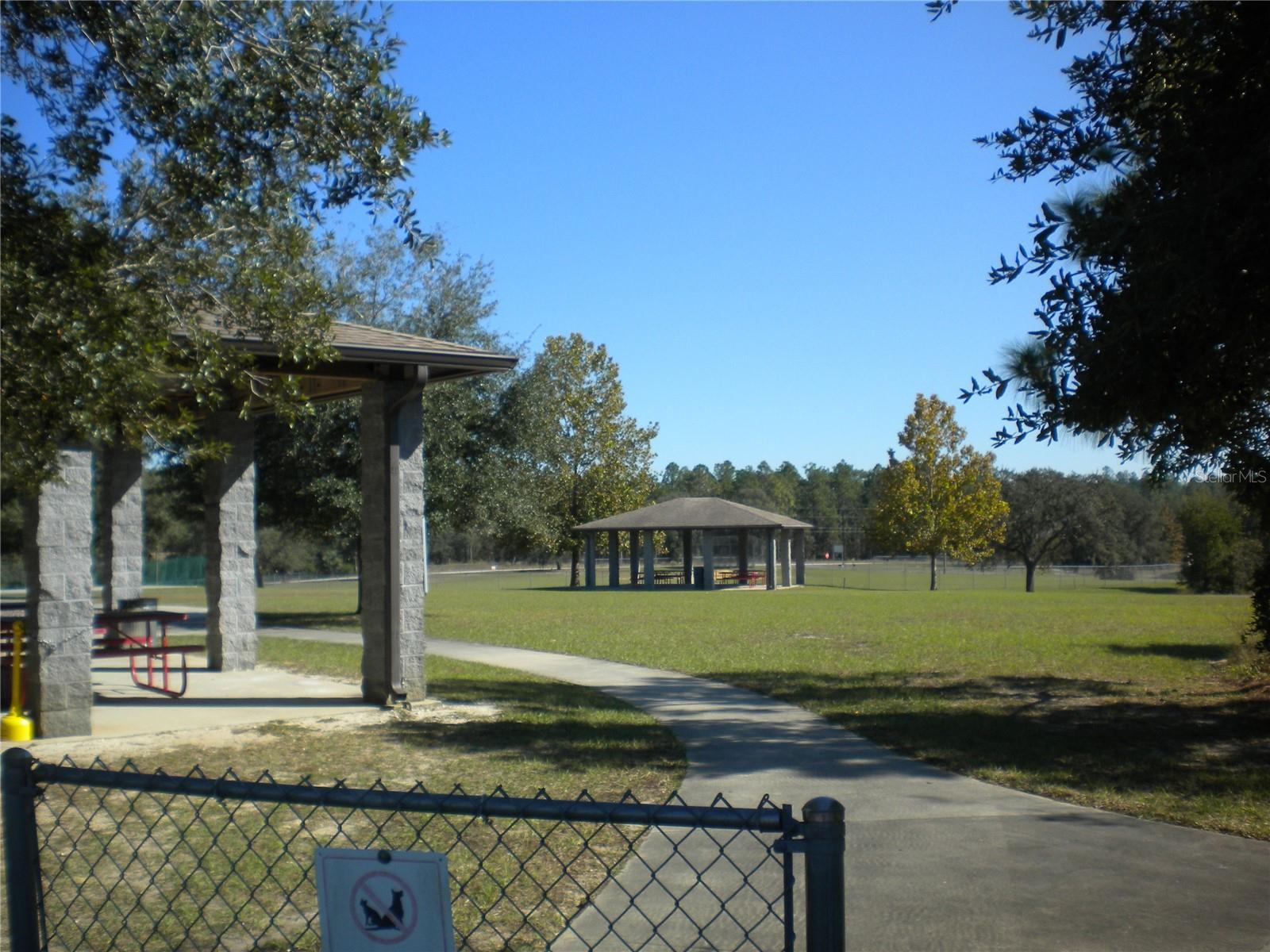 RAINBOW LAKES ESTATE - Land