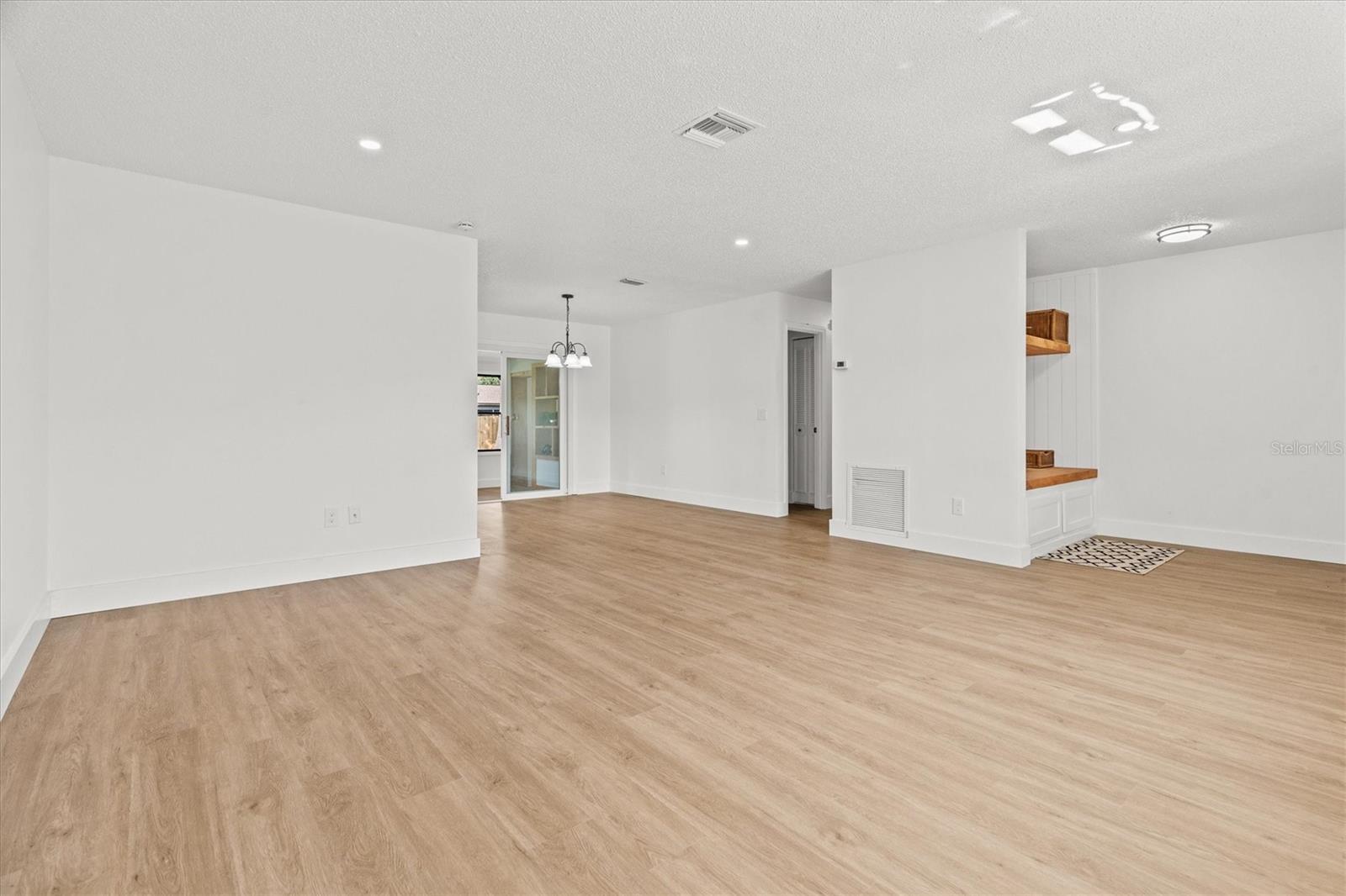 DELTONA LAKES UNIT 03 - Residential