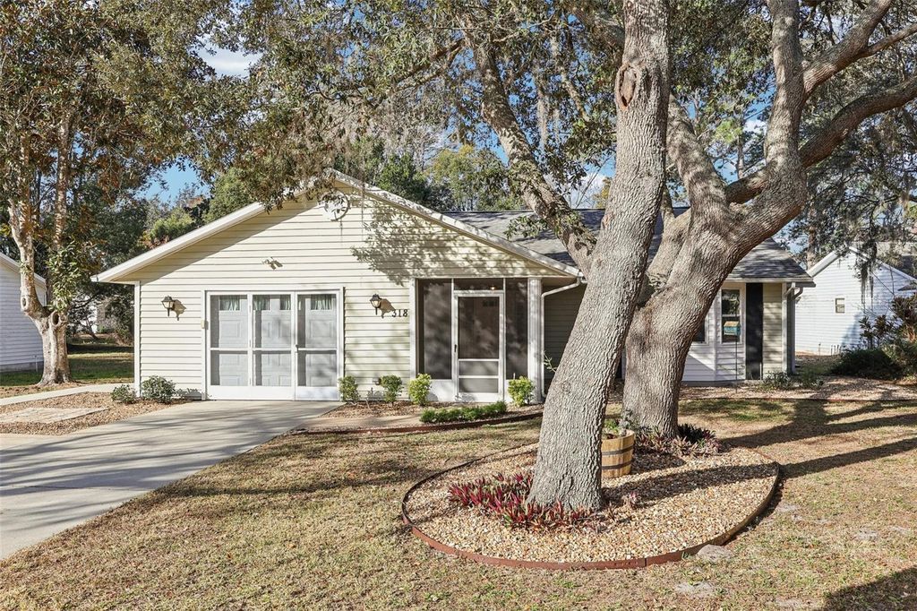 Photo of 318 Skye Court, Leesburg, FL 34788 (MLS # G5107570)