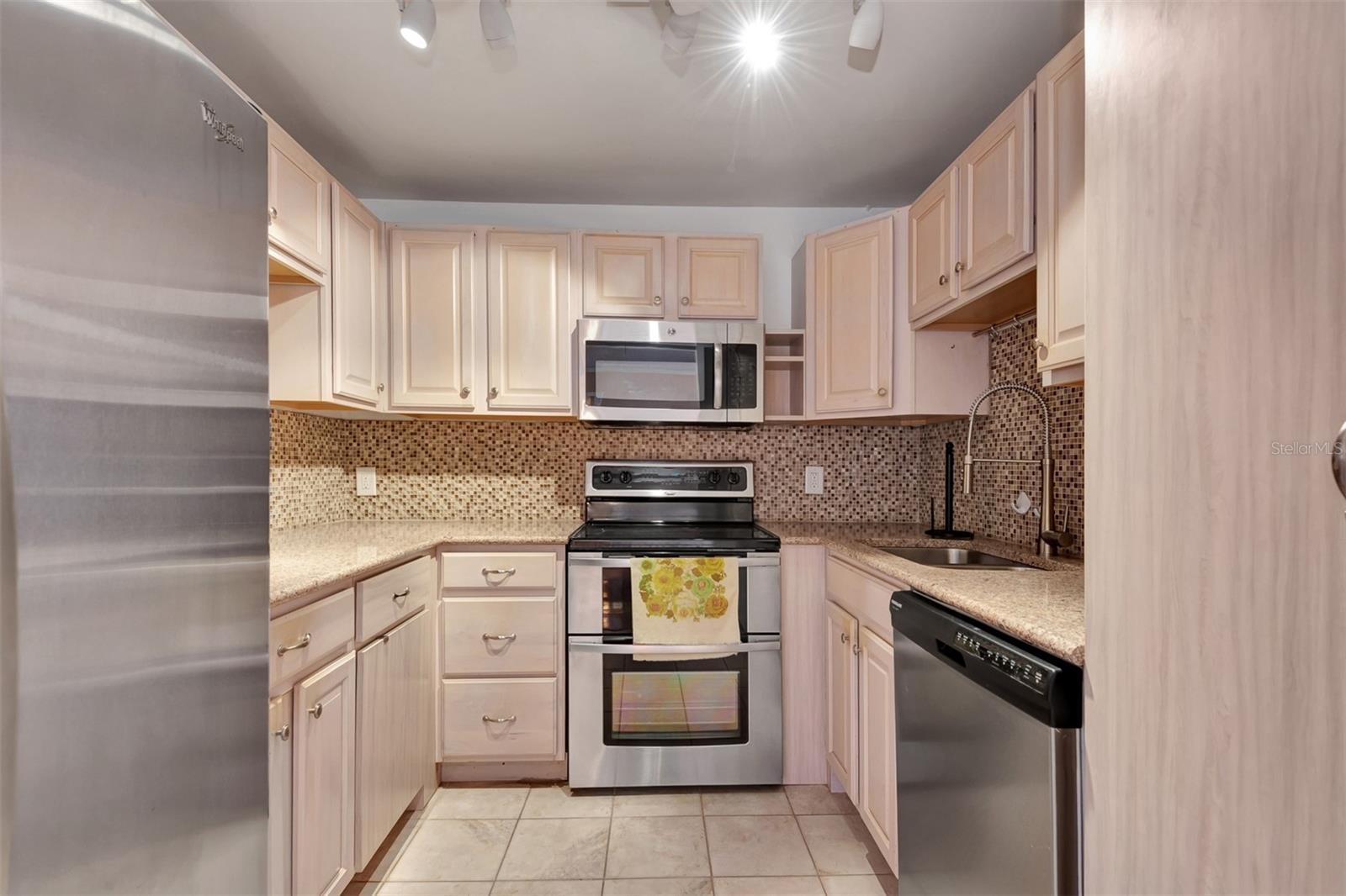 BAYSHORE BATH TENNIS CLUB - Residential