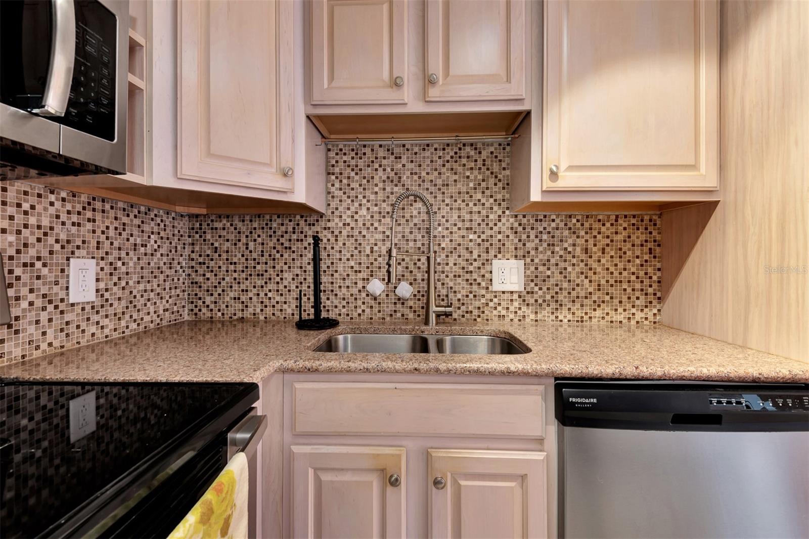 BAYSHORE BATH TENNIS CLUB - Residential