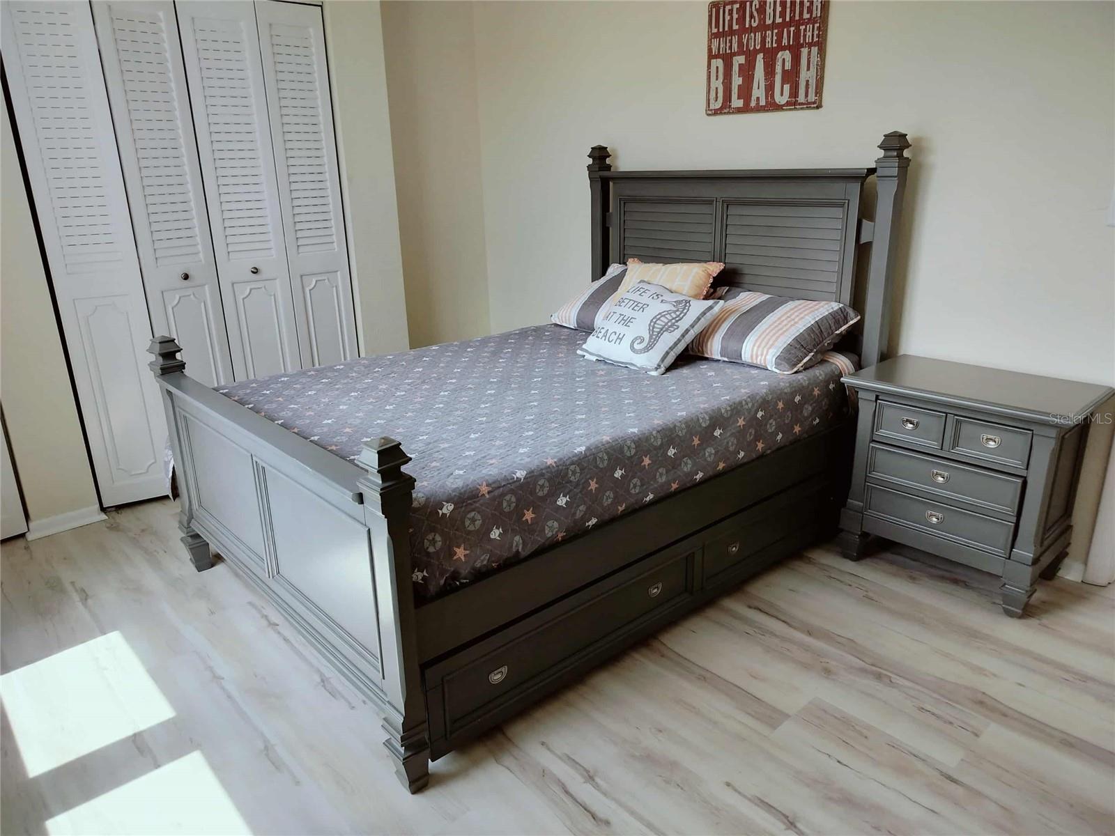 LIGHTHOUSE SHORES THRIFT - Residential