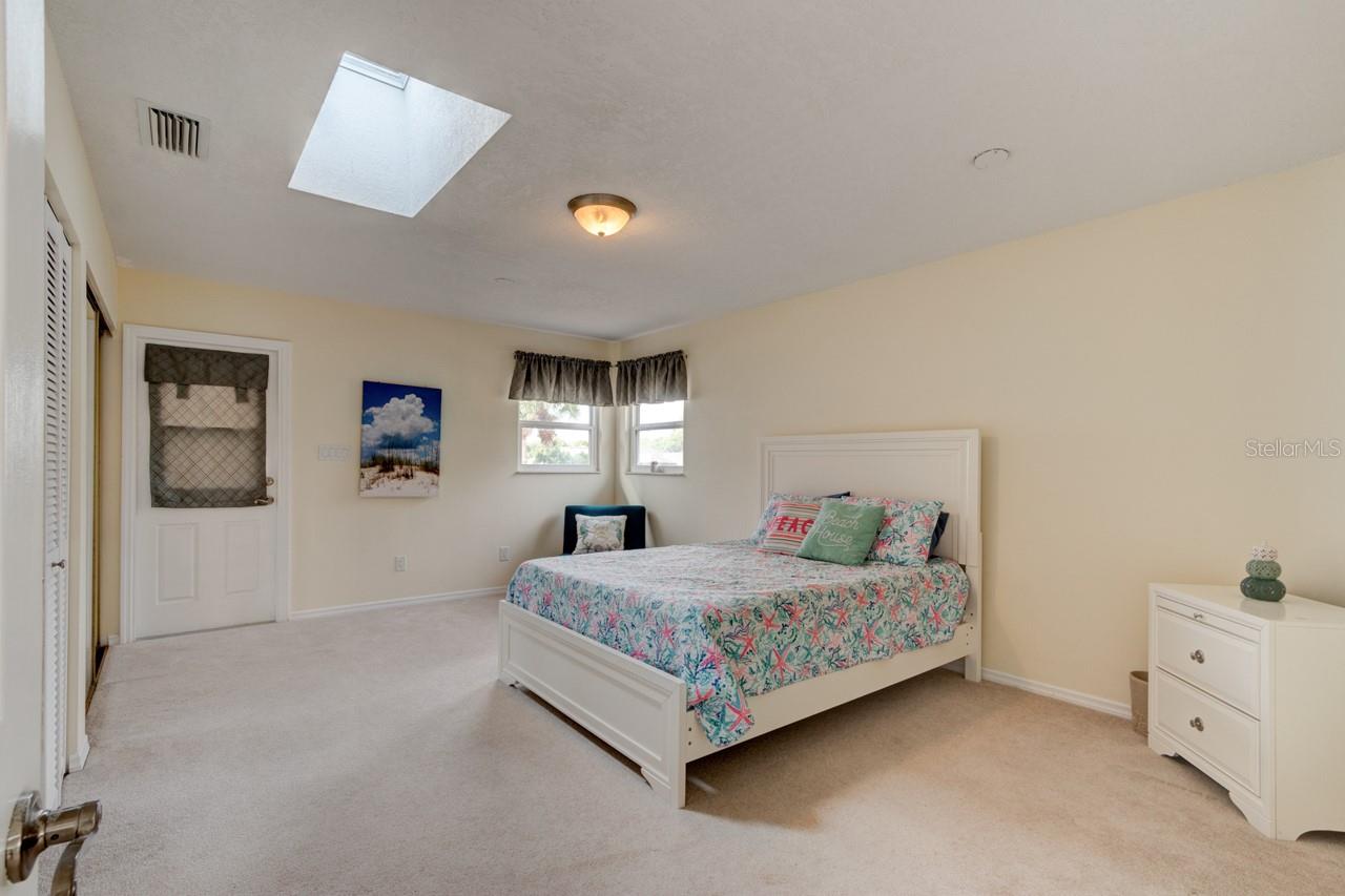 LIGHTHOUSE SHORES THRIFT - Residential