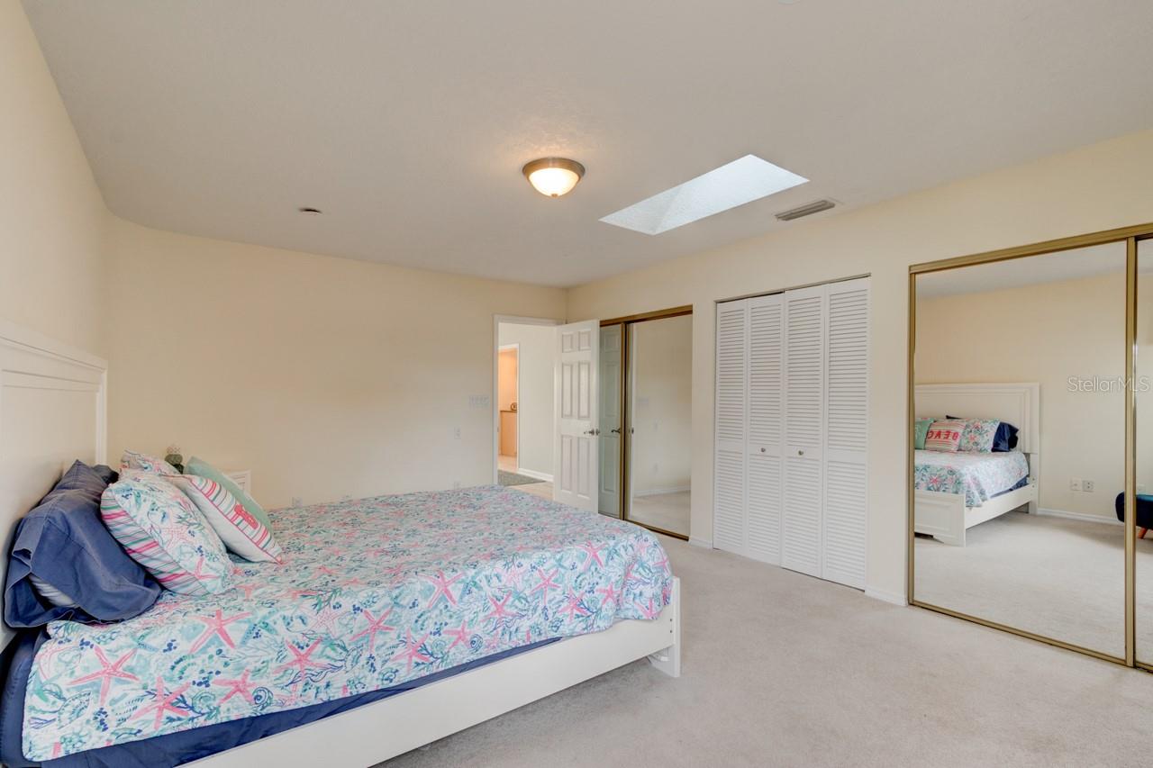 LIGHTHOUSE SHORES THRIFT - Residential