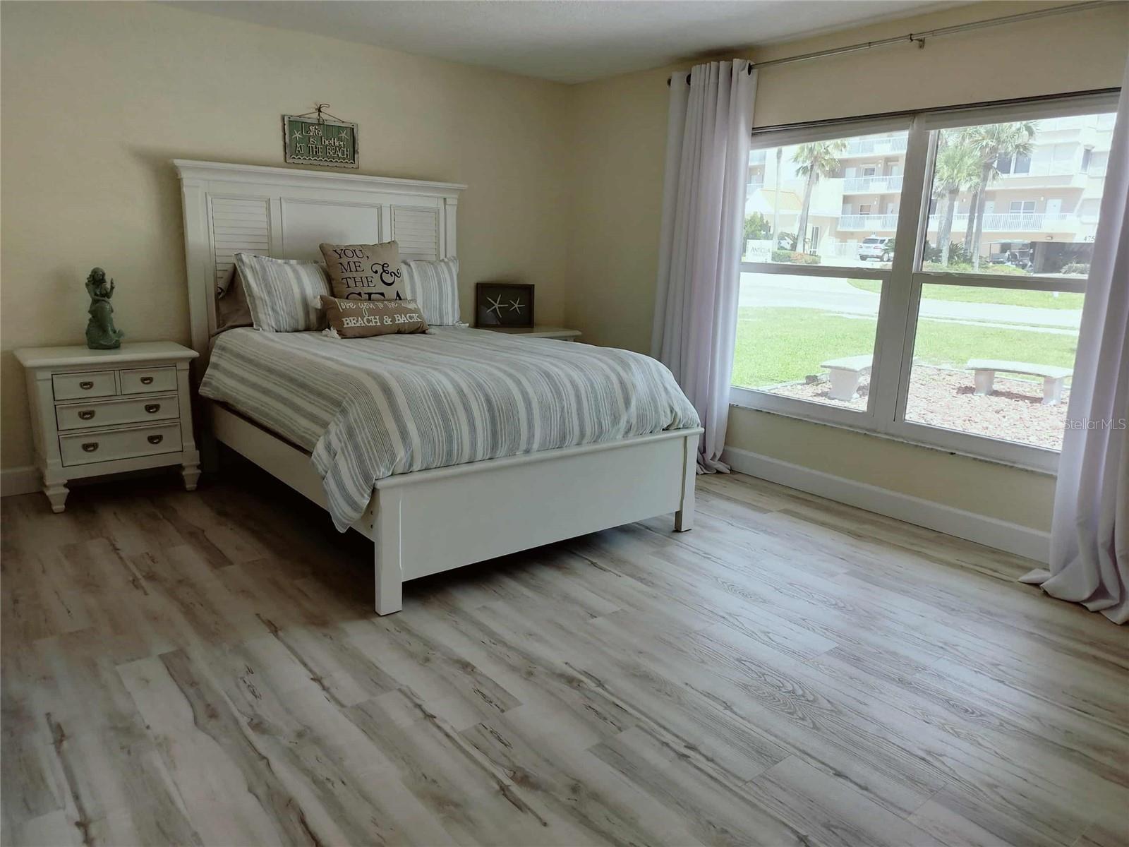 LIGHTHOUSE SHORES THRIFT - Residential