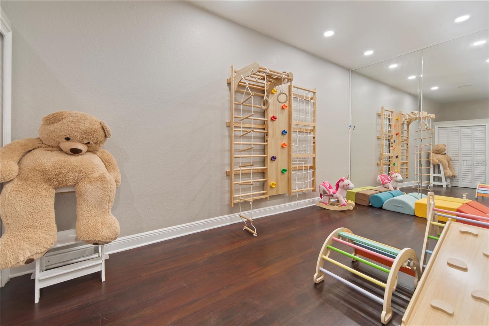 HARBOR ISLE - Residential