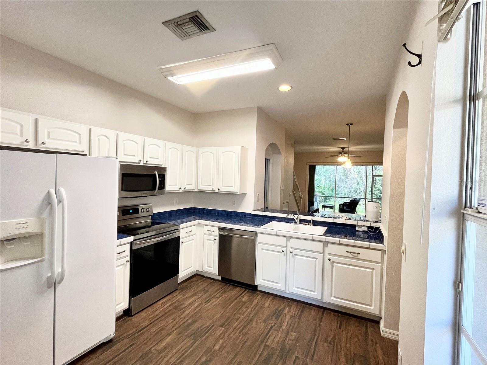 THE PROMENADE TWNHMS AT WESTMEADOWS - Residential