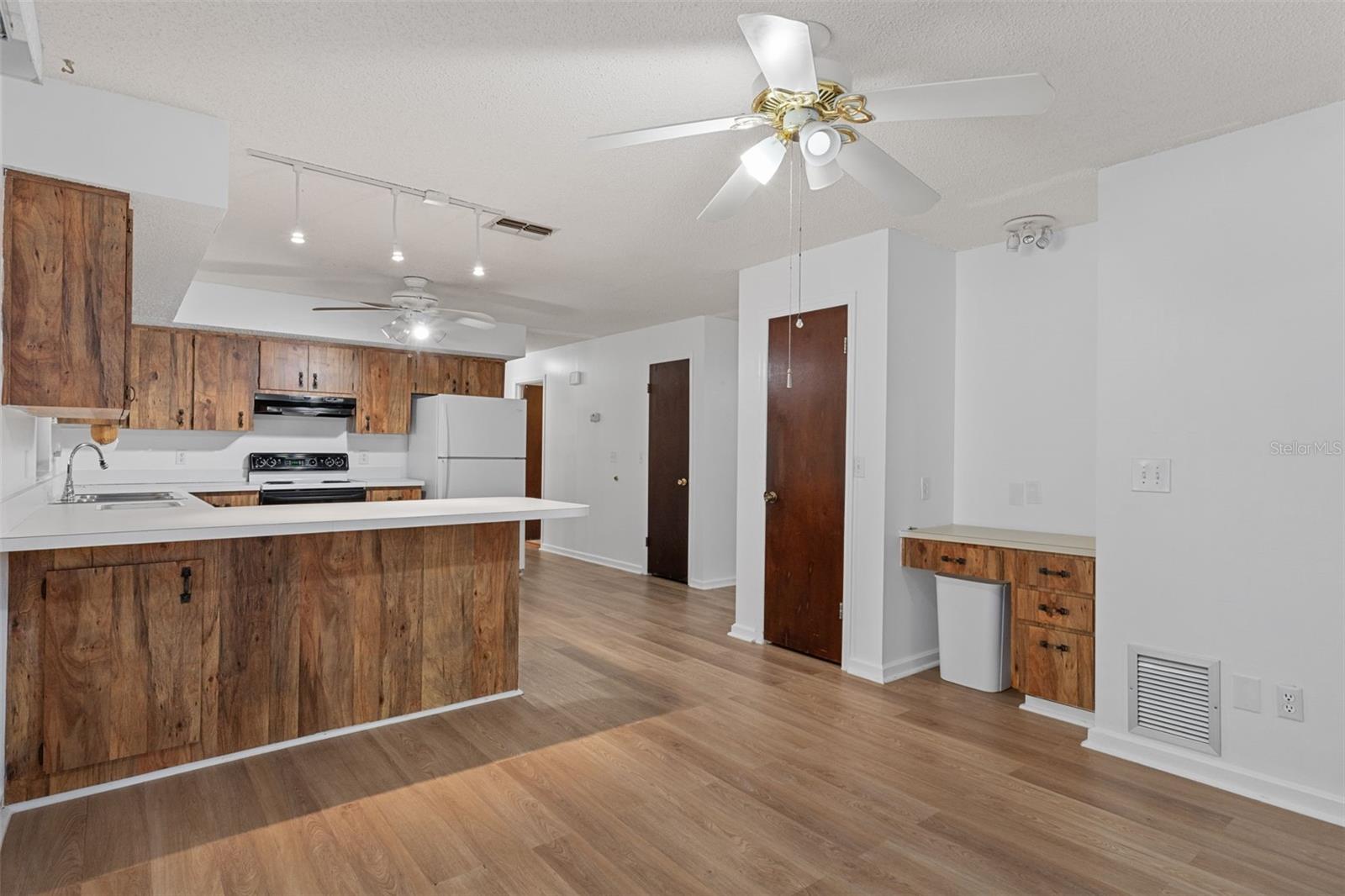 MEADOW WOOD - Residential