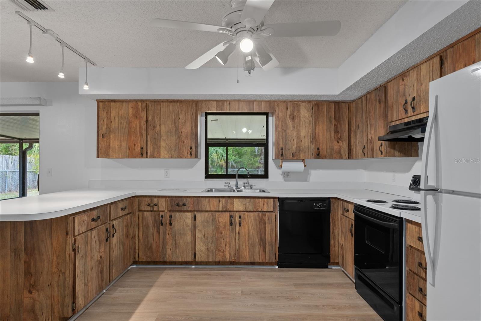 MEADOW WOOD - Residential