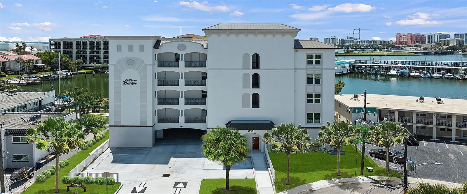 211 DOLPHIN POINT 302