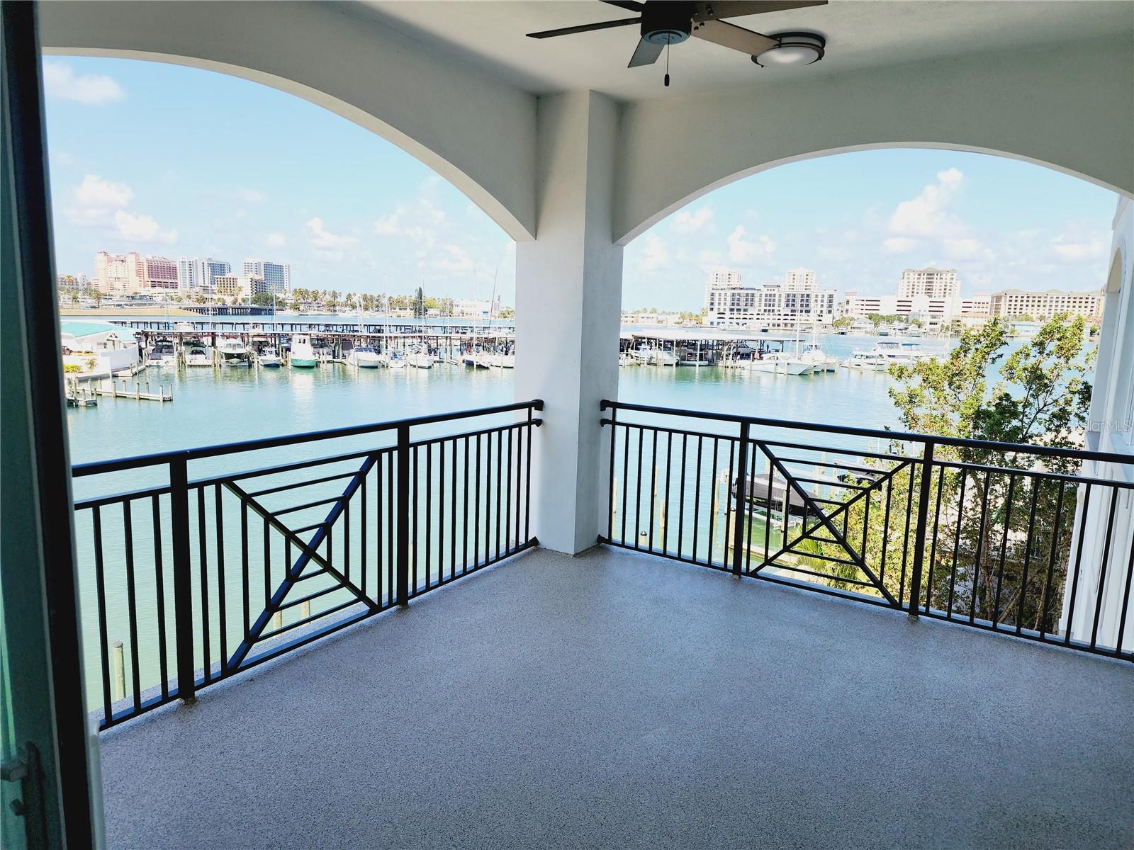211 DOLPHIN POINT 302