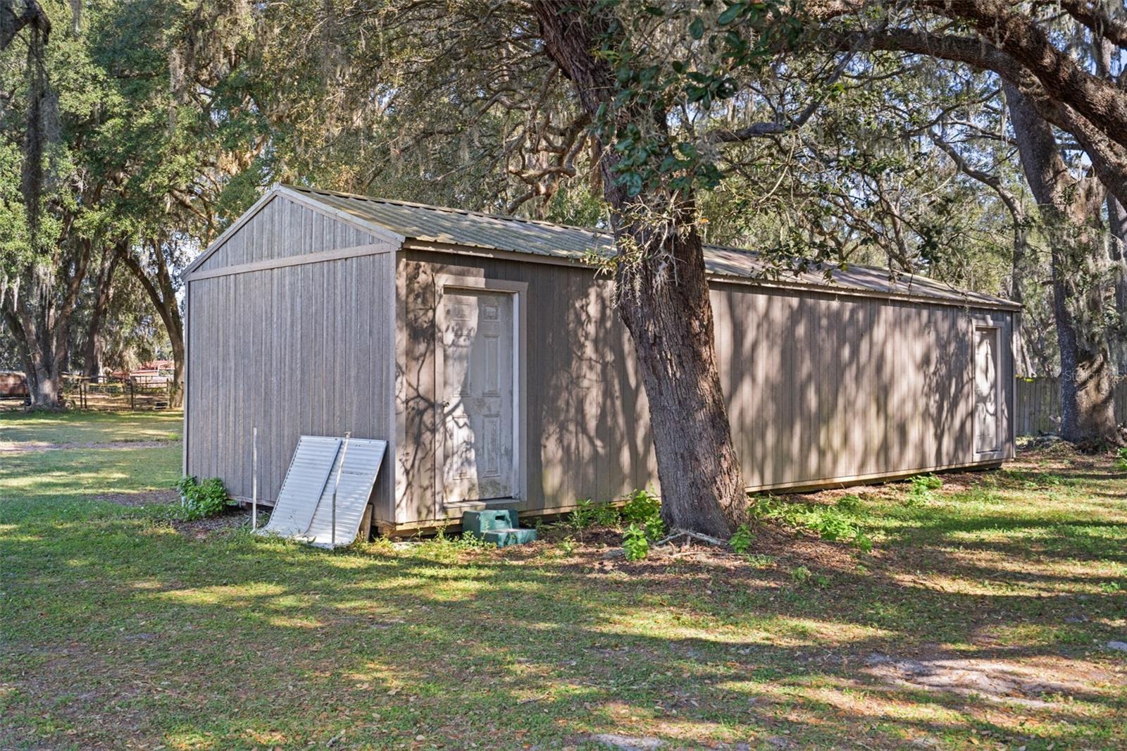 THE E 1/2 OF W 1/2 OF THE S 1/2 OF NE 1/4 OF NE - Residential