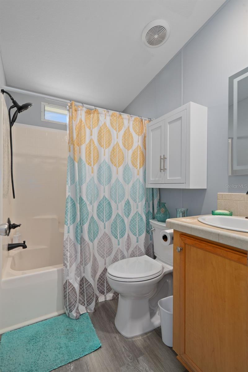 THE E 1/2 OF W 1/2 OF THE S 1/2 OF NE 1/4 OF NE - Residential