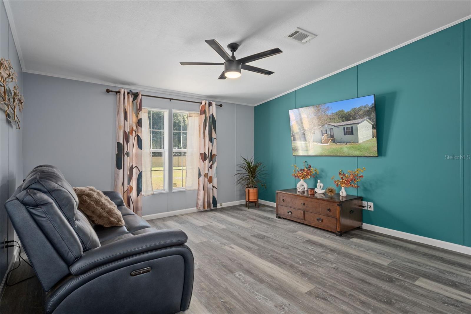 THE E 1/2 OF W 1/2 OF THE S 1/2 OF NE 1/4 OF NE - Residential