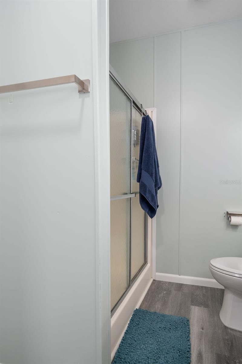 THE E 1/2 OF W 1/2 OF THE S 1/2 OF NE 1/4 OF NE - Residential