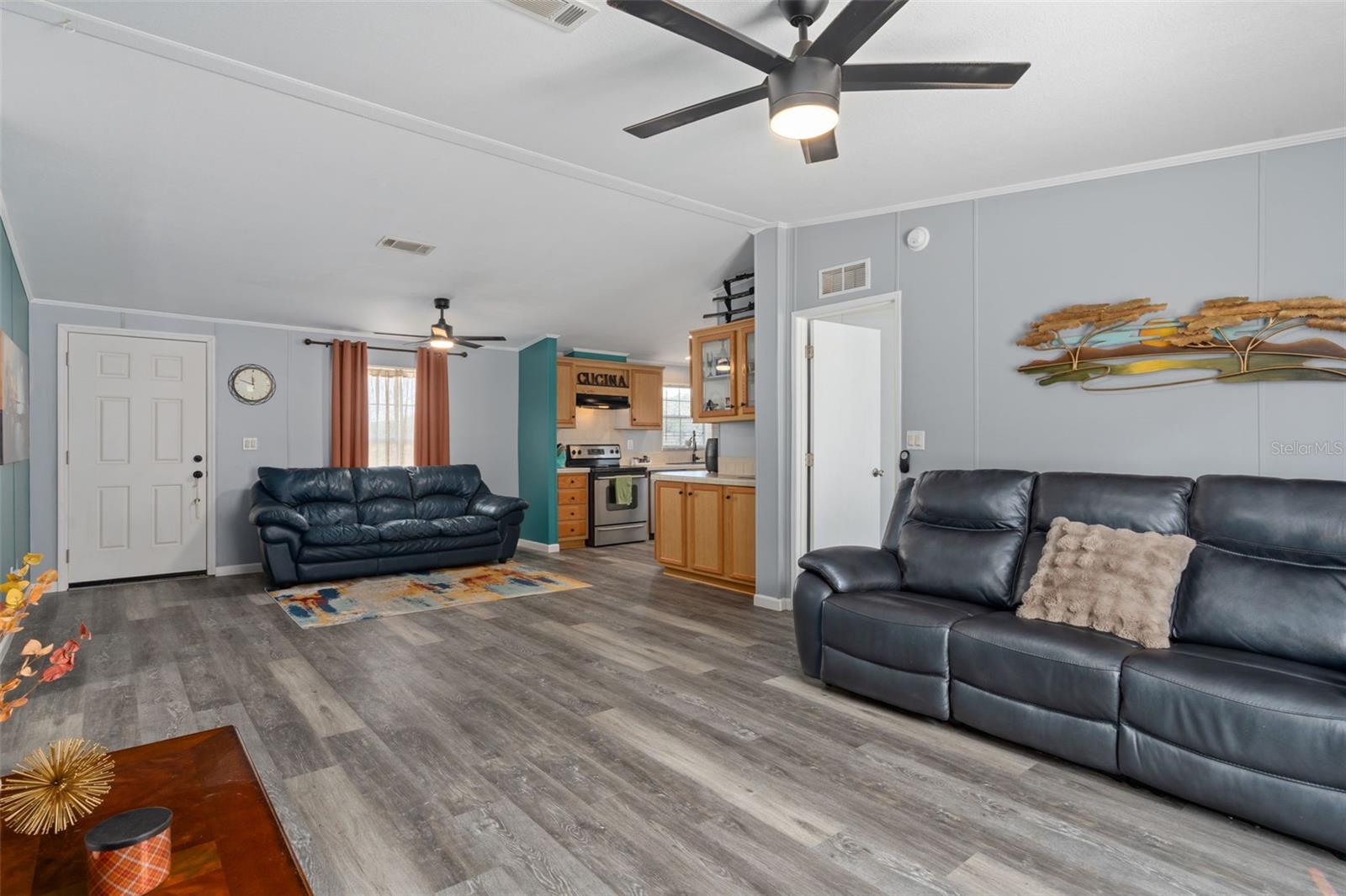 THE E 1/2 OF W 1/2 OF THE S 1/2 OF NE 1/4 OF NE - Residential