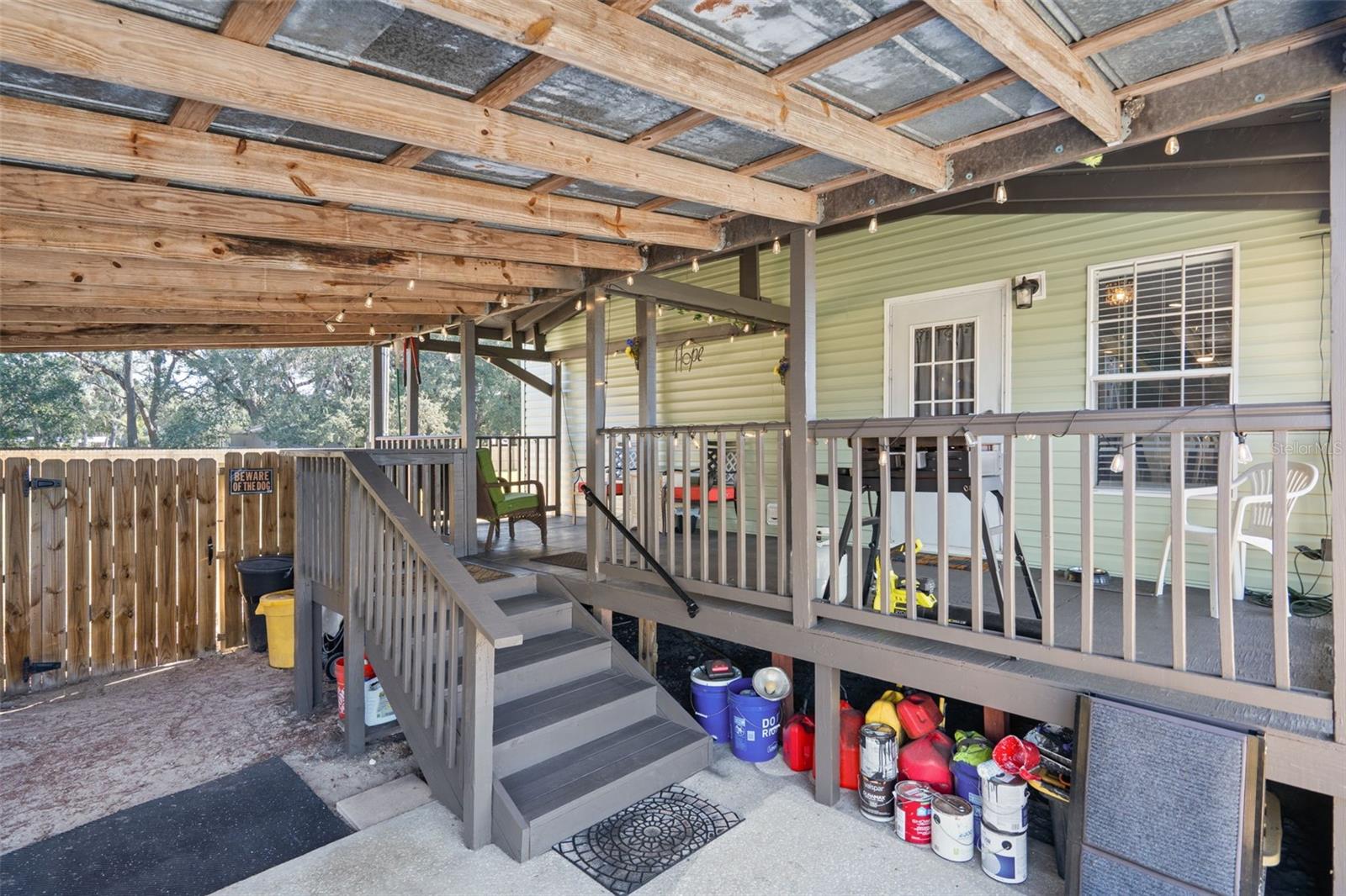 THE E 1/2 OF W 1/2 OF THE S 1/2 OF NE 1/4 OF NE - Residential