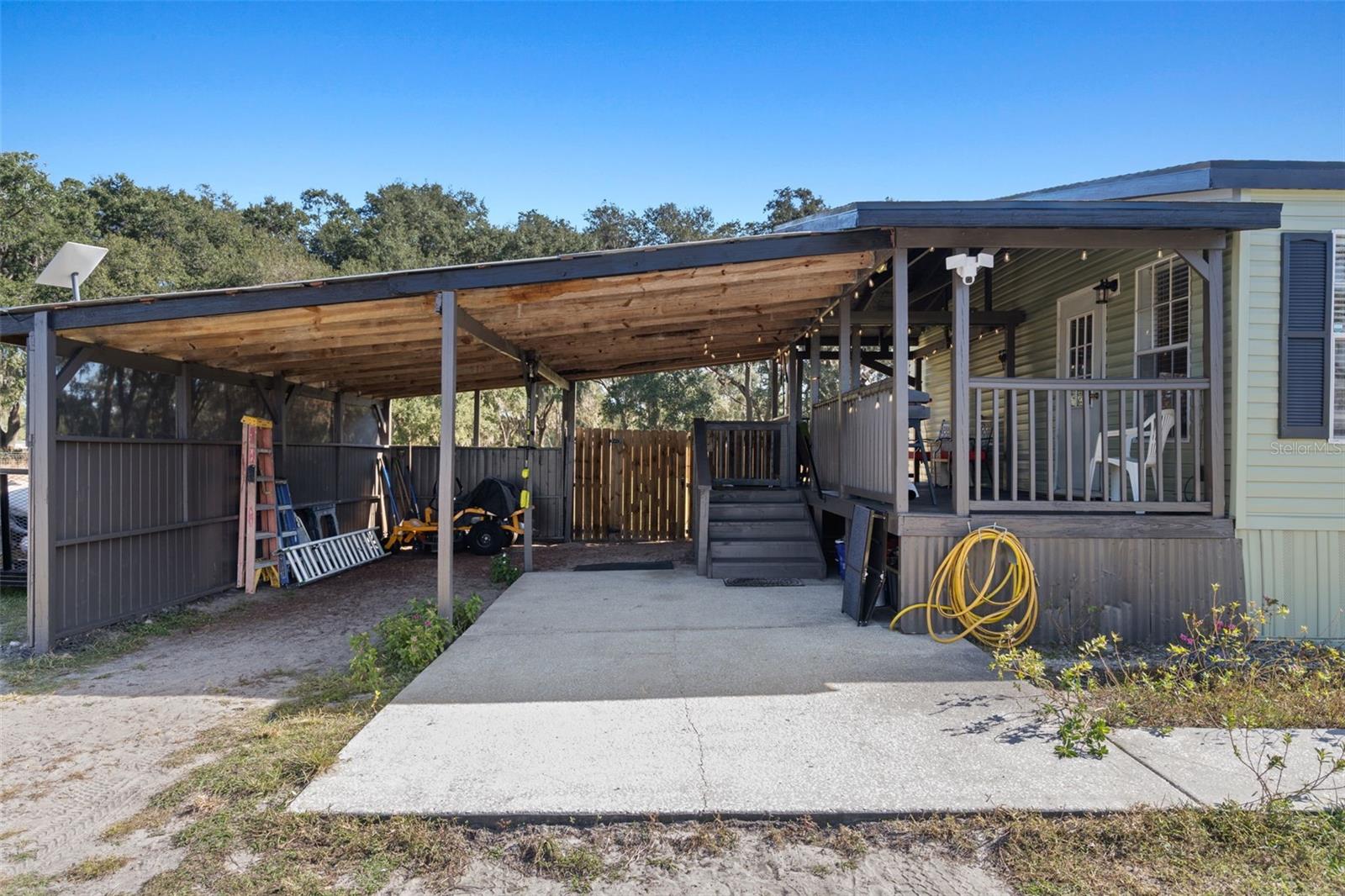 THE E 1/2 OF W 1/2 OF THE S 1/2 OF NE 1/4 OF NE - Residential