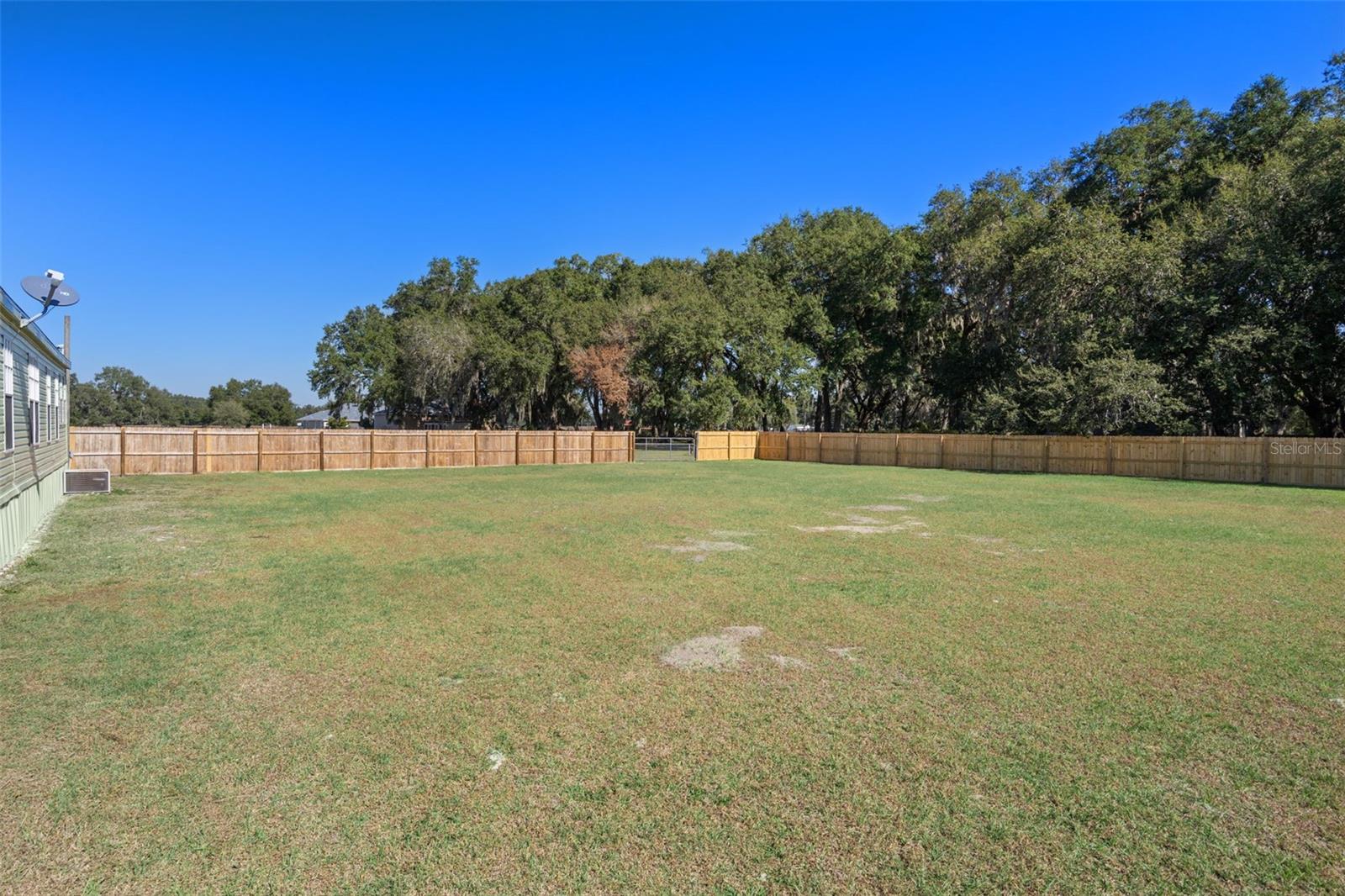 THE E 1/2 OF W 1/2 OF THE S 1/2 OF NE 1/4 OF NE - Residential