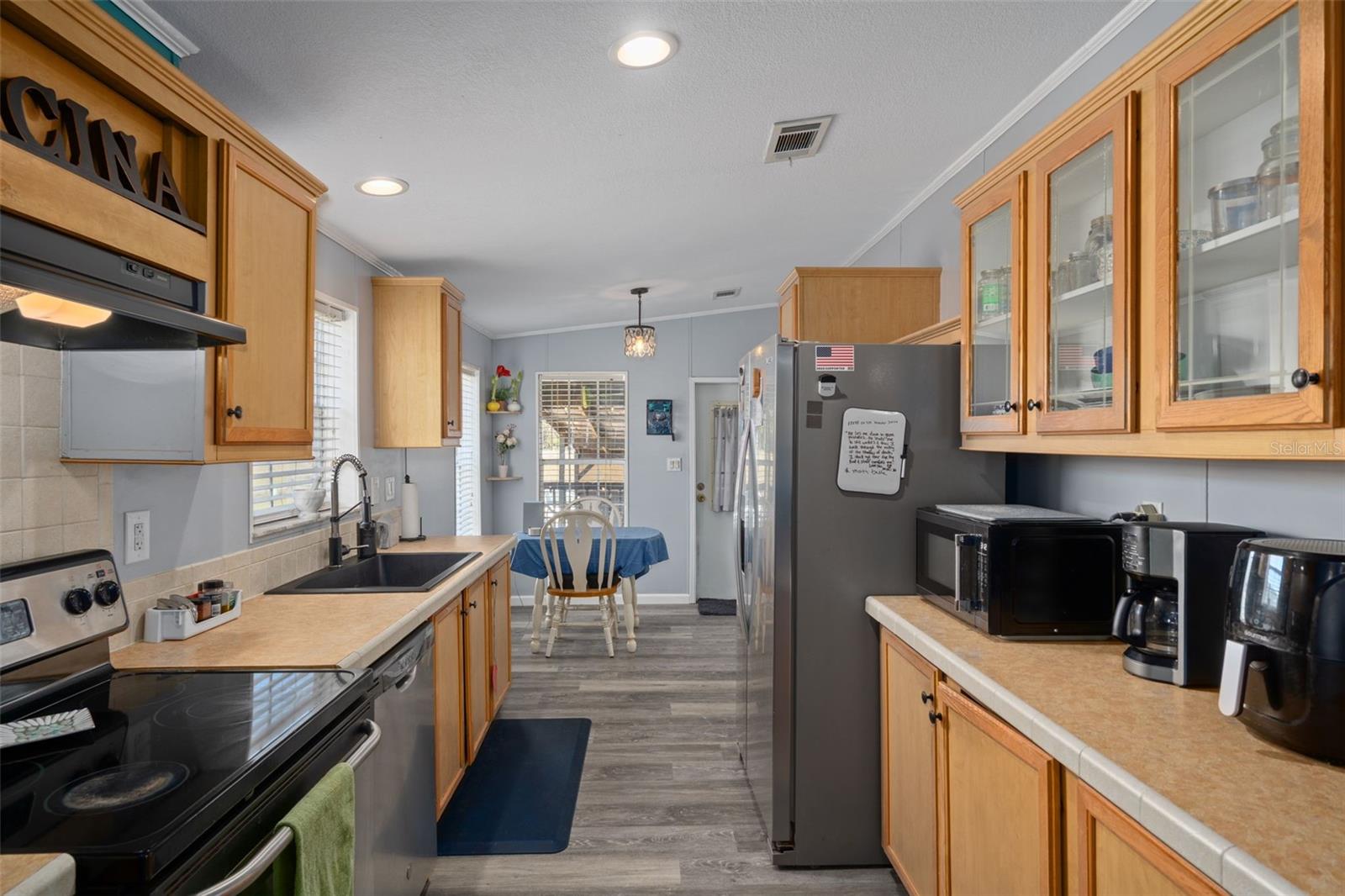 THE E 1/2 OF W 1/2 OF THE S 1/2 OF NE 1/4 OF NE - Residential