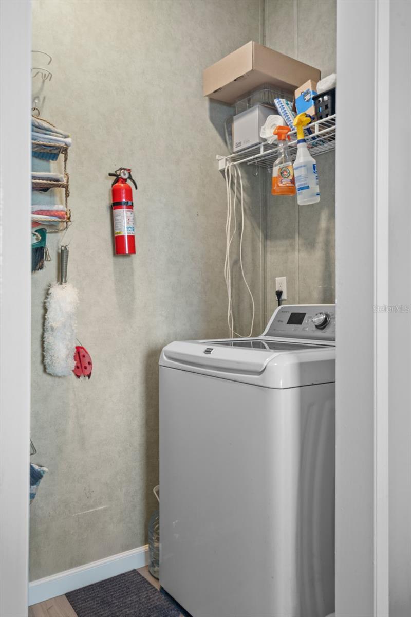 THE E 1/2 OF W 1/2 OF THE S 1/2 OF NE 1/4 OF NE - Residential