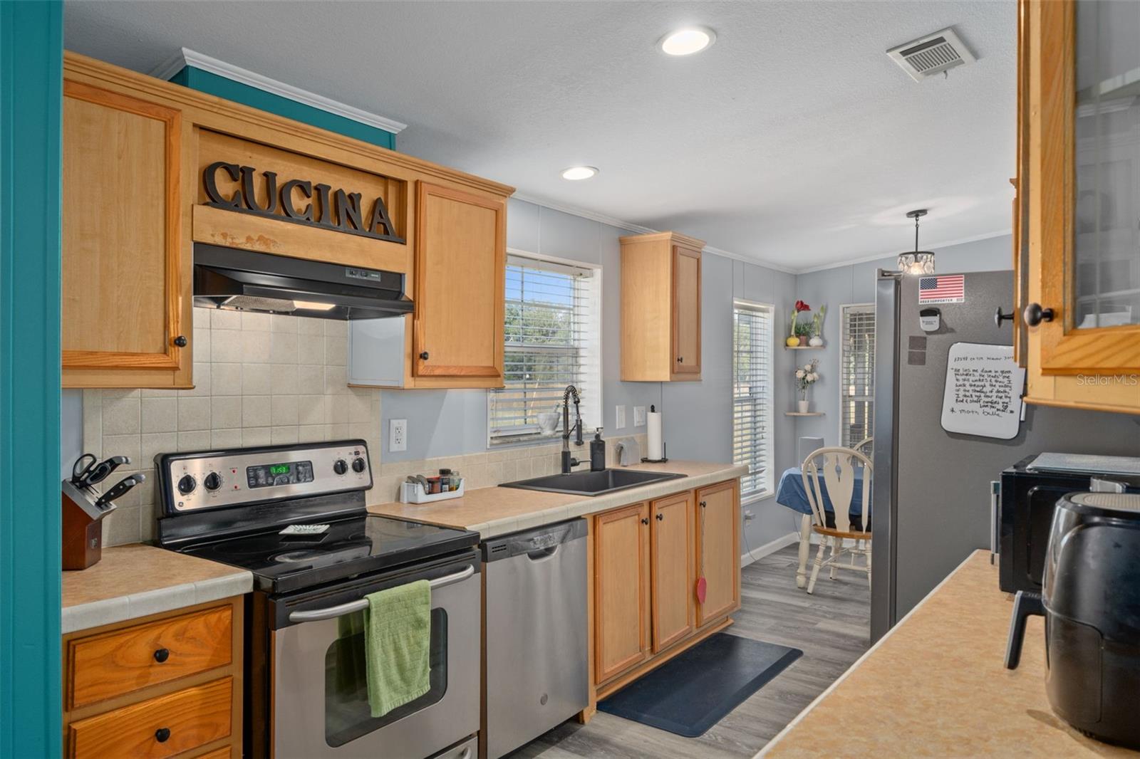 THE E 1/2 OF W 1/2 OF THE S 1/2 OF NE 1/4 OF NE - Residential