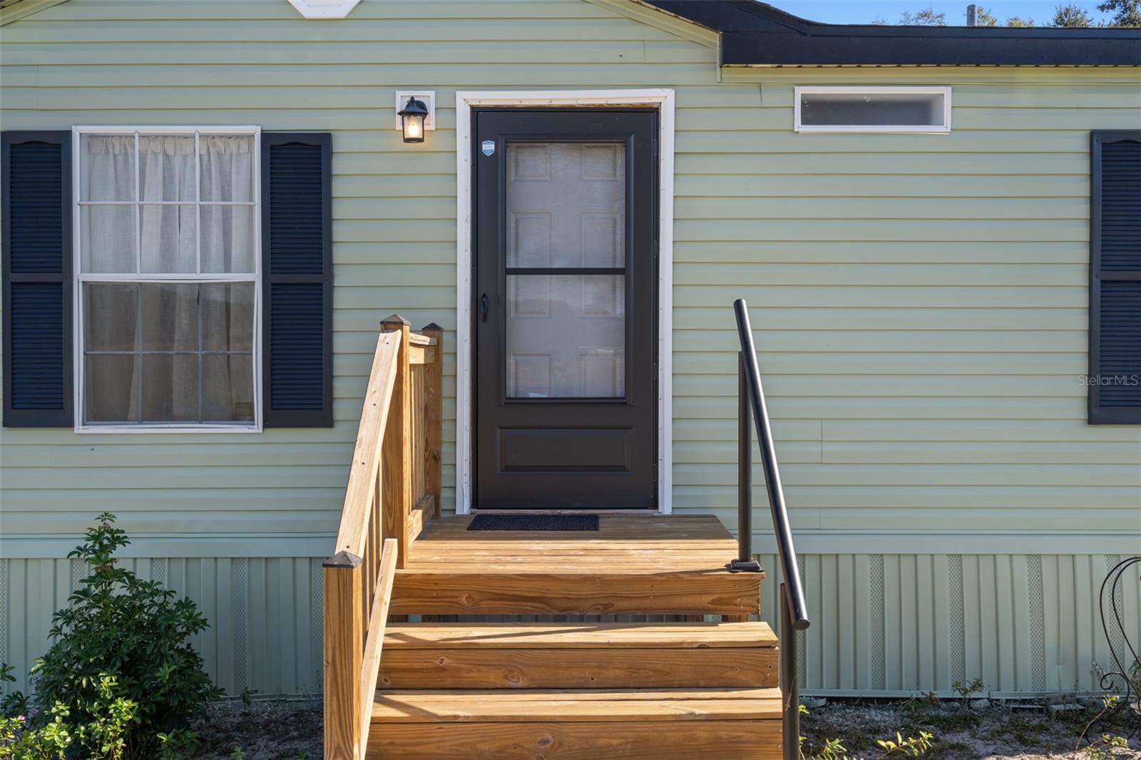 THE E 1/2 OF W 1/2 OF THE S 1/2 OF NE 1/4 OF NE - Residential