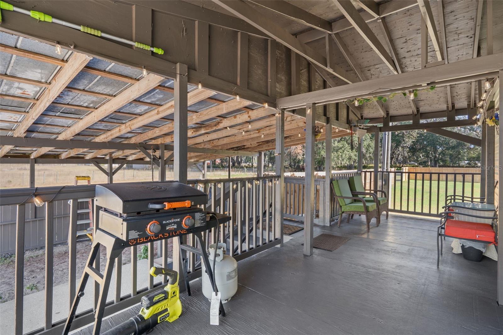 THE E 1/2 OF W 1/2 OF THE S 1/2 OF NE 1/4 OF NE - Residential