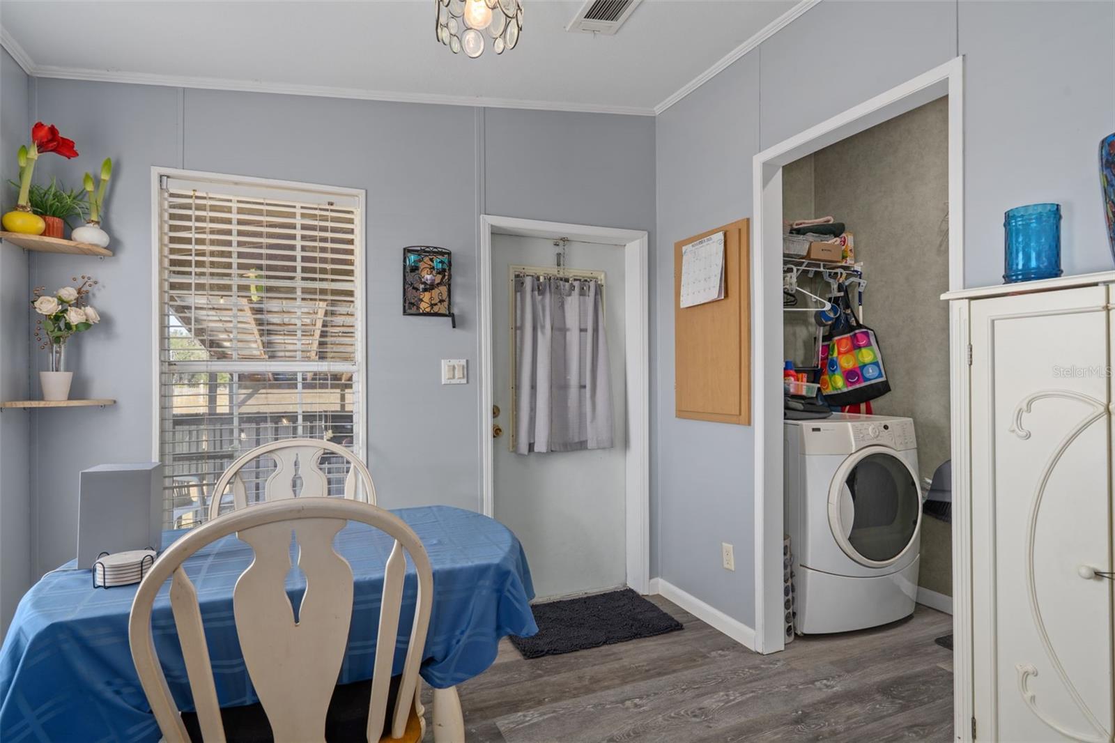 THE E 1/2 OF W 1/2 OF THE S 1/2 OF NE 1/4 OF NE - Residential