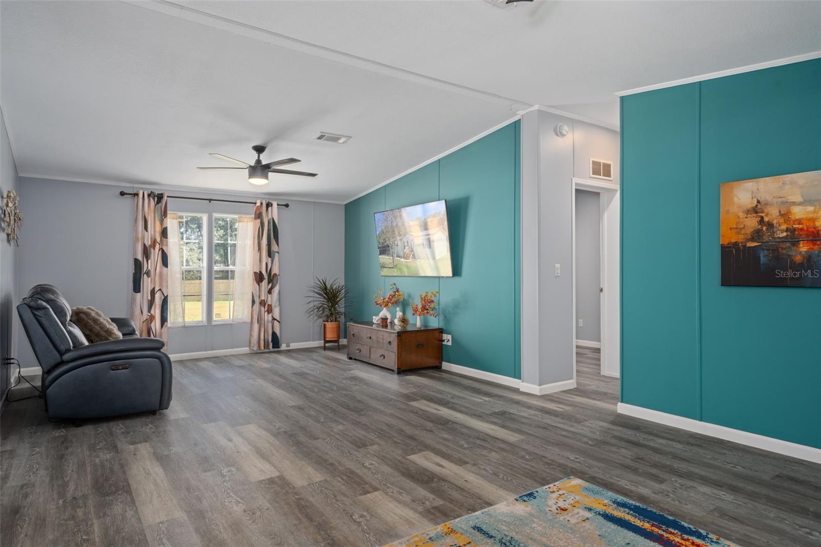 THE E 1/2 OF W 1/2 OF THE S 1/2 OF NE 1/4 OF NE - Residential