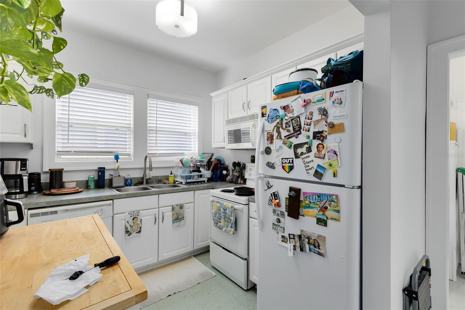 COLONIAL PARK - Residential Income