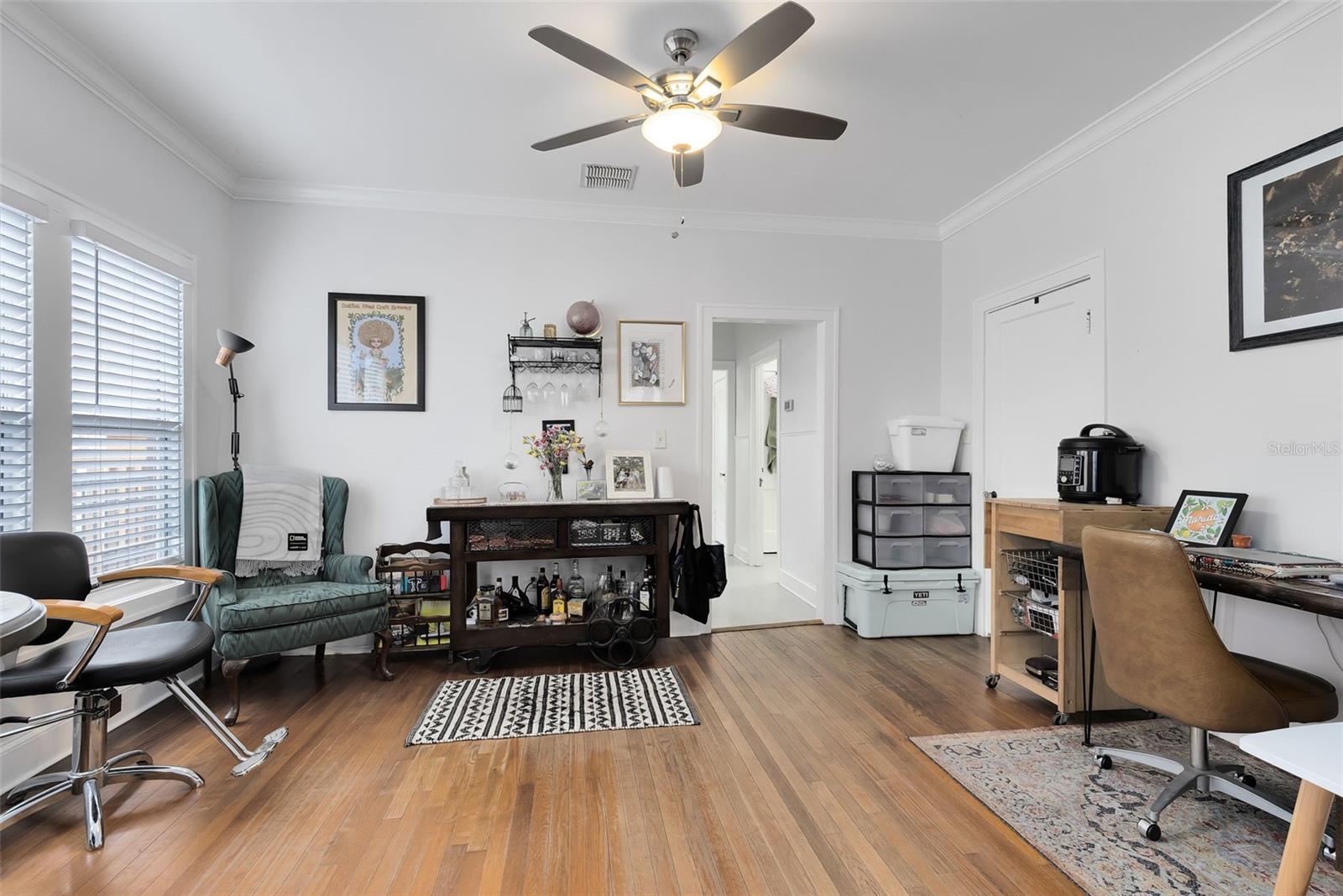 COLONIAL PARK - Residential Income