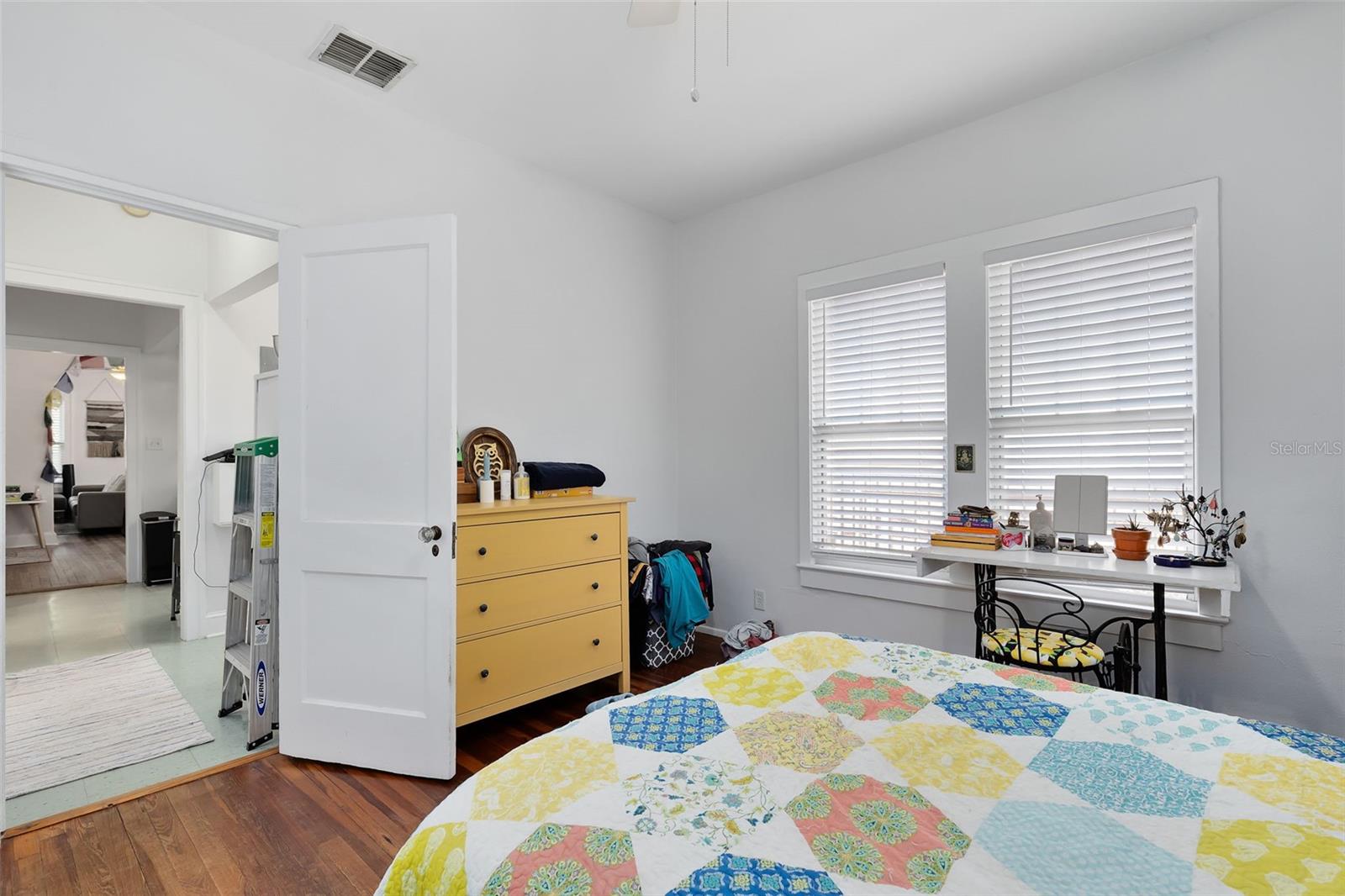 COLONIAL PARK - Residential Income